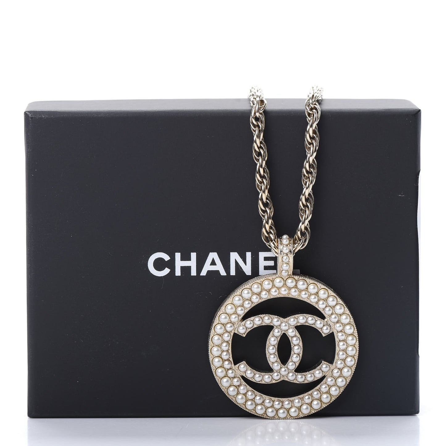 Pearl CC Round Pendant Necklace Gold