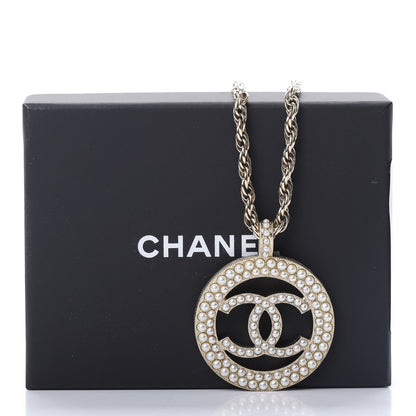 Chanel Pearl CC Round Pendant Necklace Gold 5 of 5
