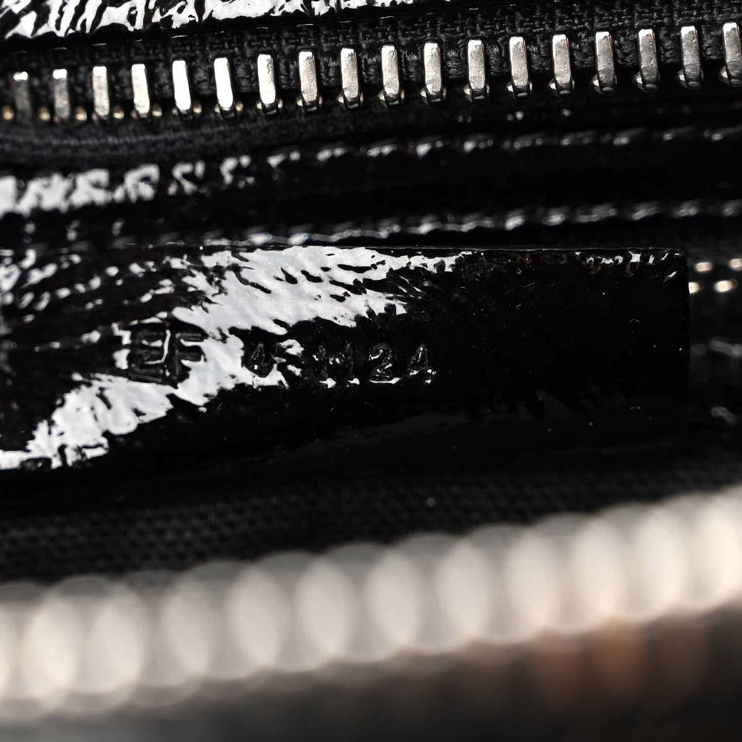 Crinkled Patent Medium Pandora Black