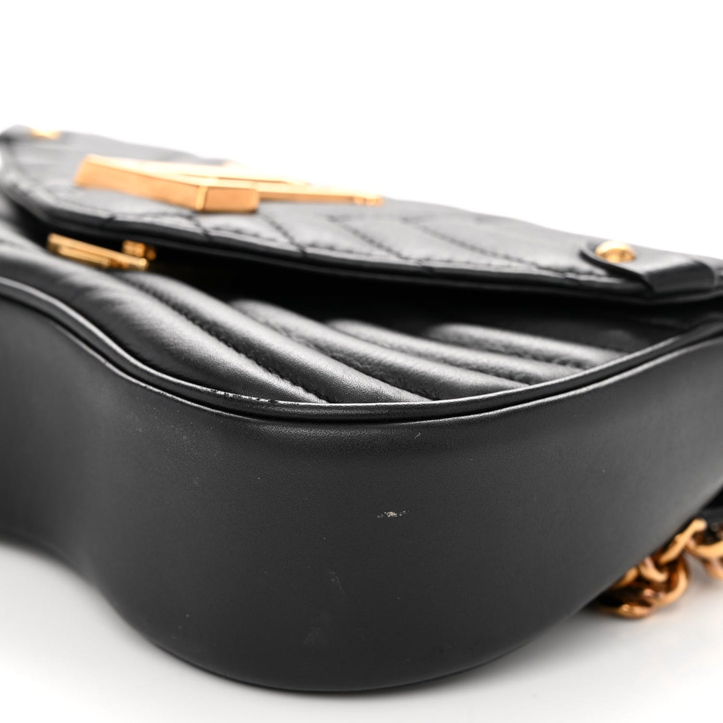 Calfskin New Wave Chain MM Black