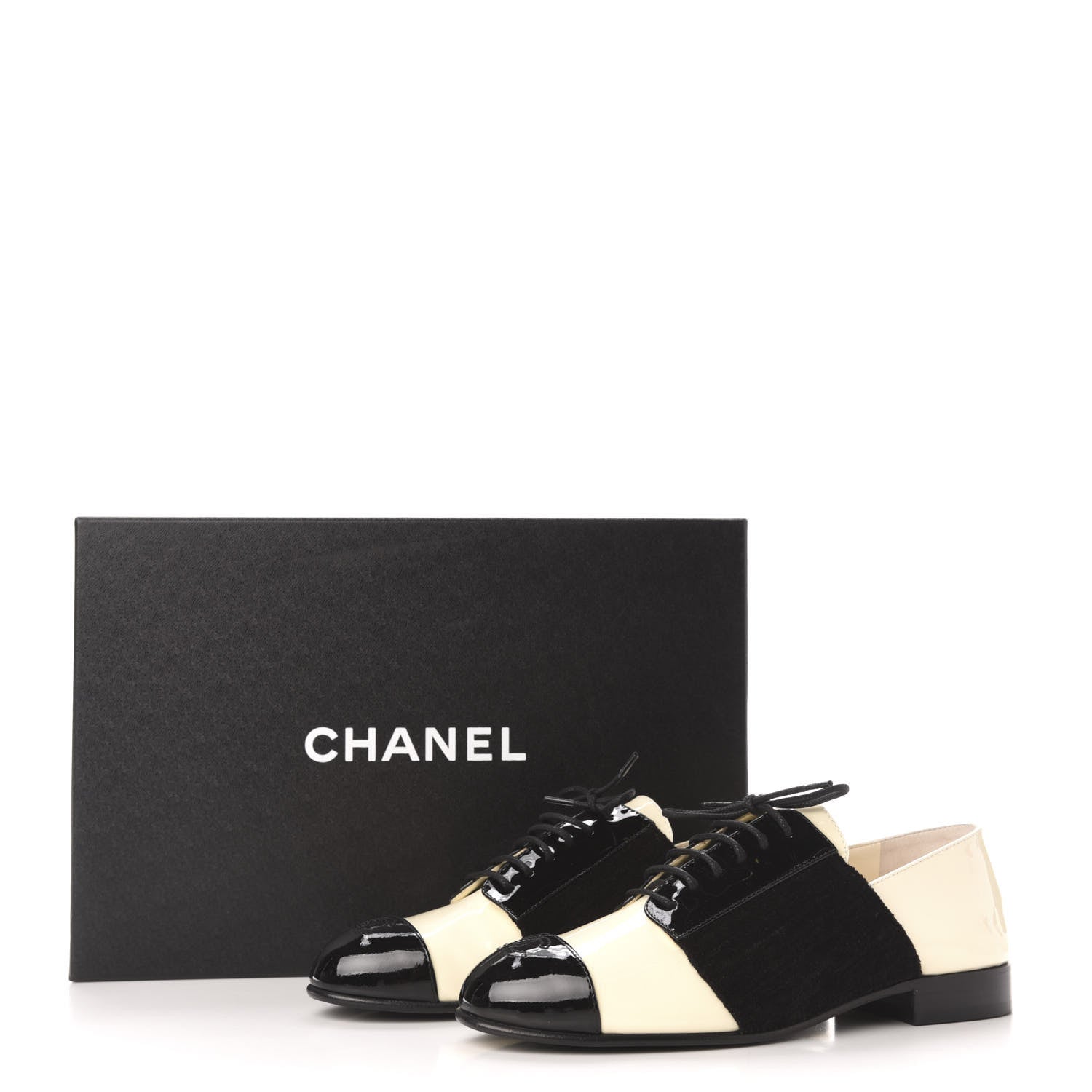 Chanel Patent CC Cap Toe Womens Lace Up Oxfords 35 Black White 9 of 9
