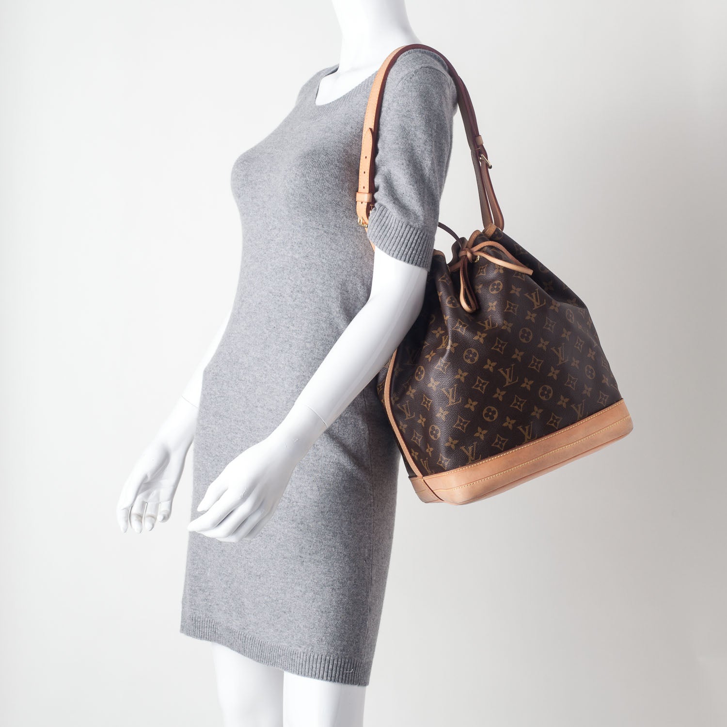 Louis Vuitton Monogram Noe 2 of 11