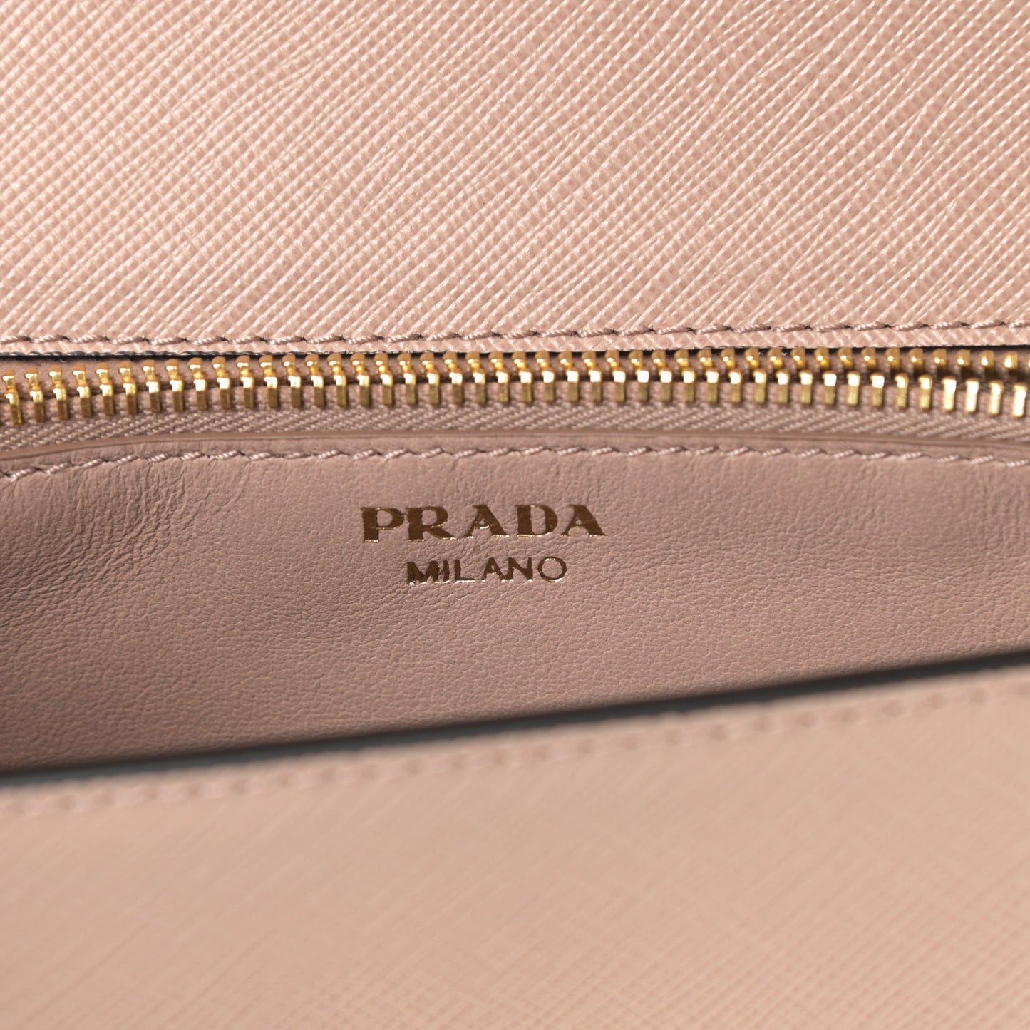 Saffiano Lux Chain Wallet Cammeo