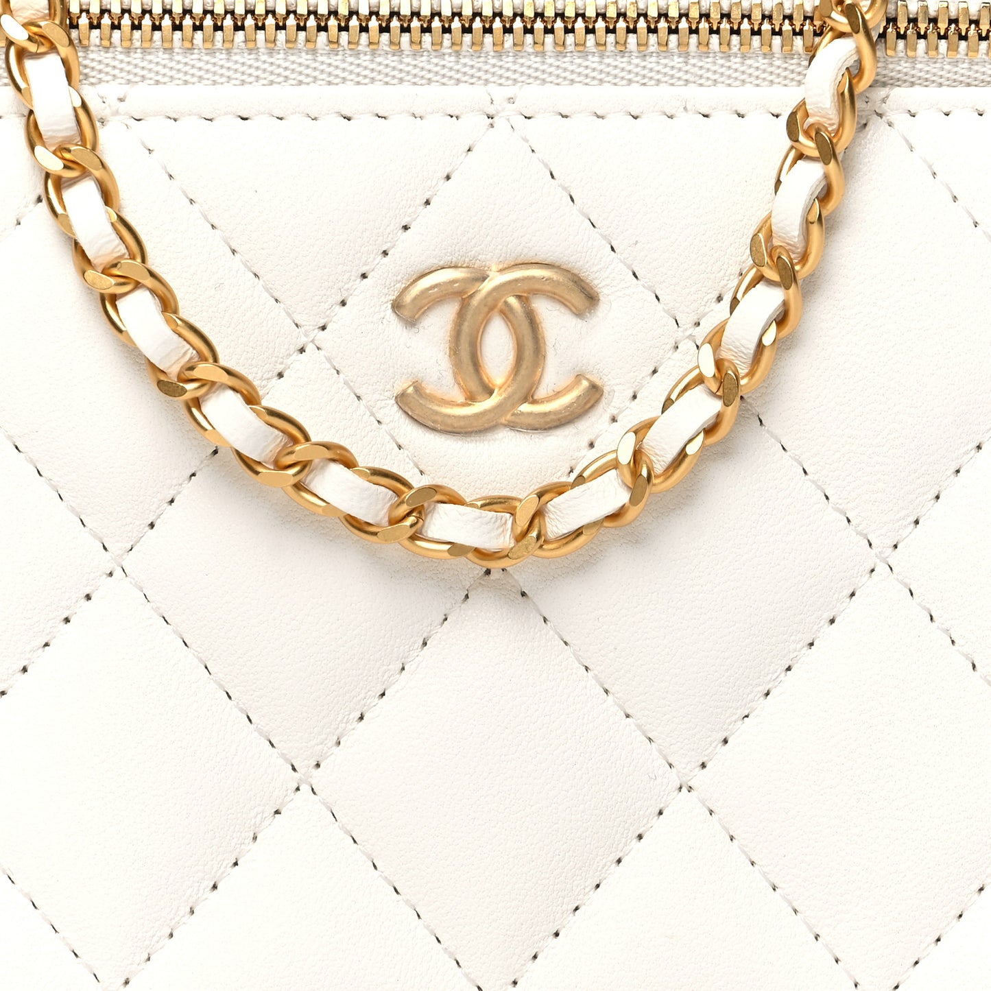Lambskin Enamel Quilted Small Coco Hearts Vanity Case With Chain White