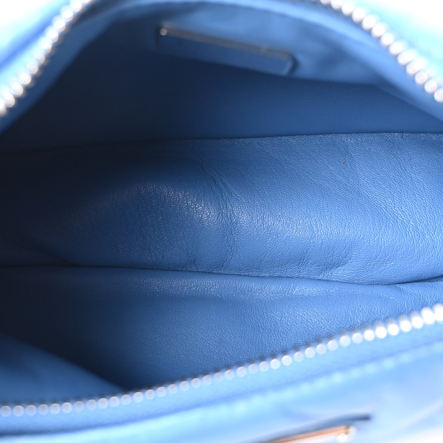 Prada Nappa Soft Padded Re-Edition 2005 Shoulder Bag Onda 5 of 10