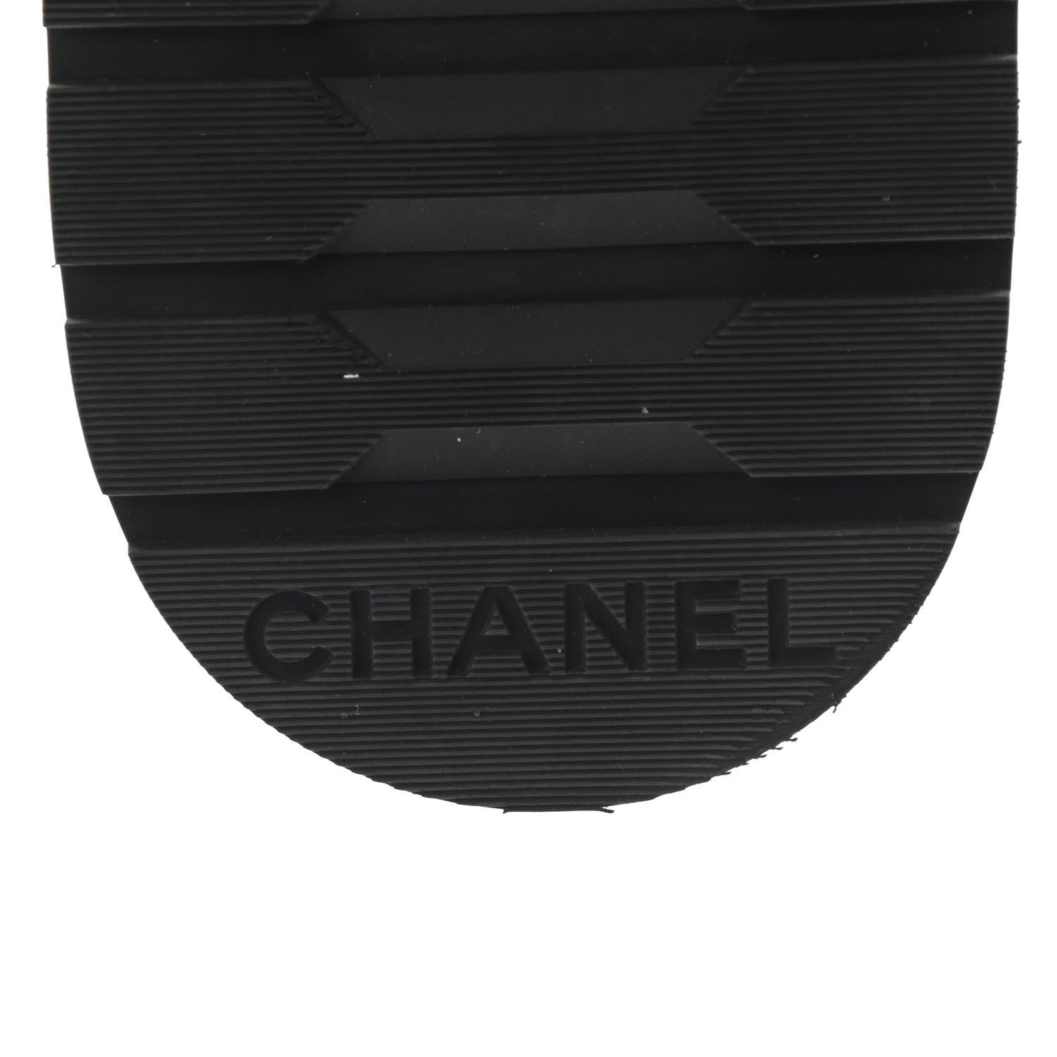 Chanel Shiny Goatskin Calfskin Quilted Lace Up Combat Boots 39 White Black 7 of 9