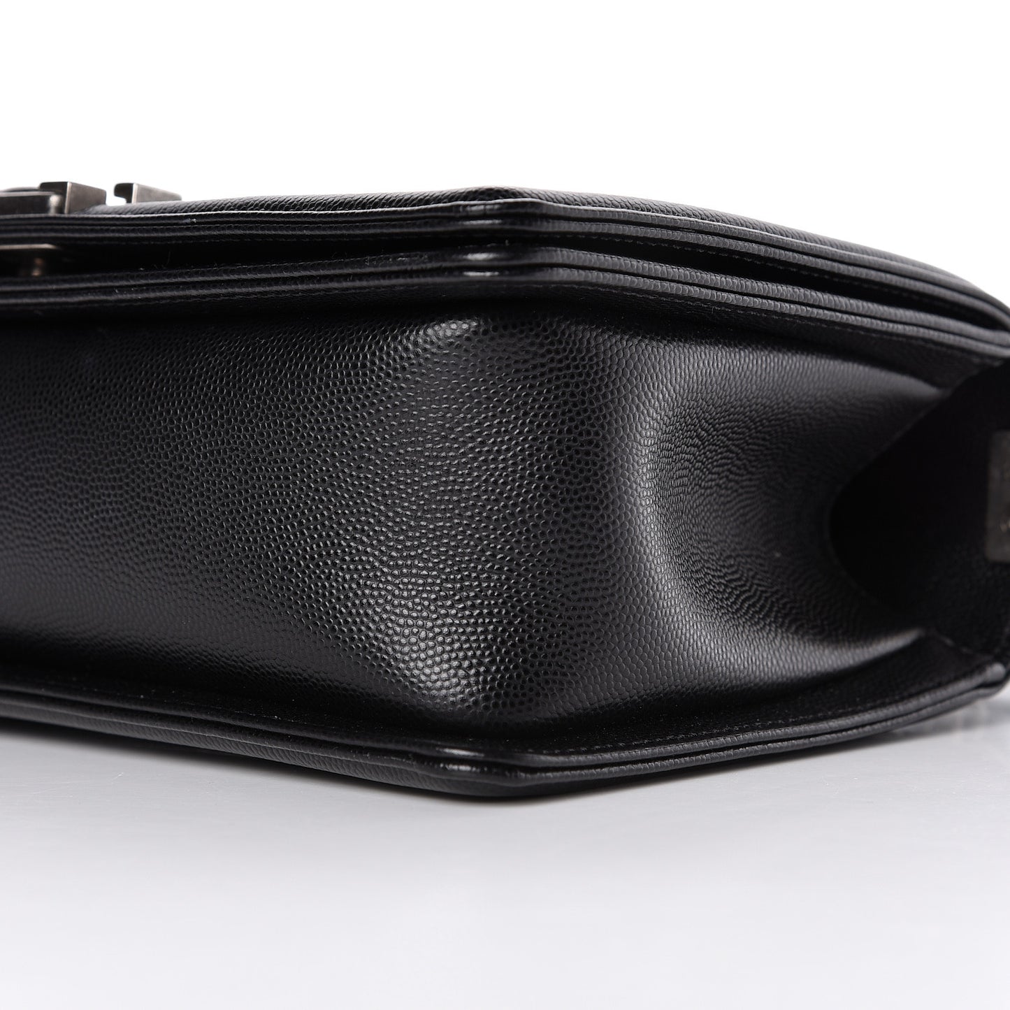 Caviar Quilted Medium Boy Flap Black