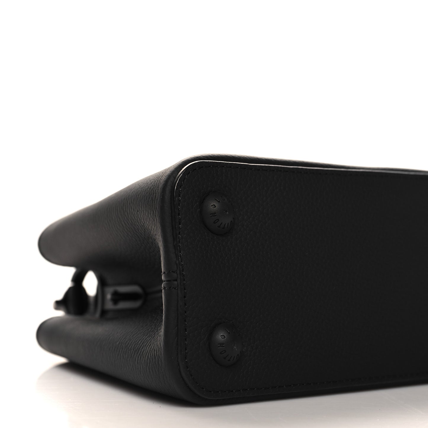 Taurillon Capucines East West MM Matte Black