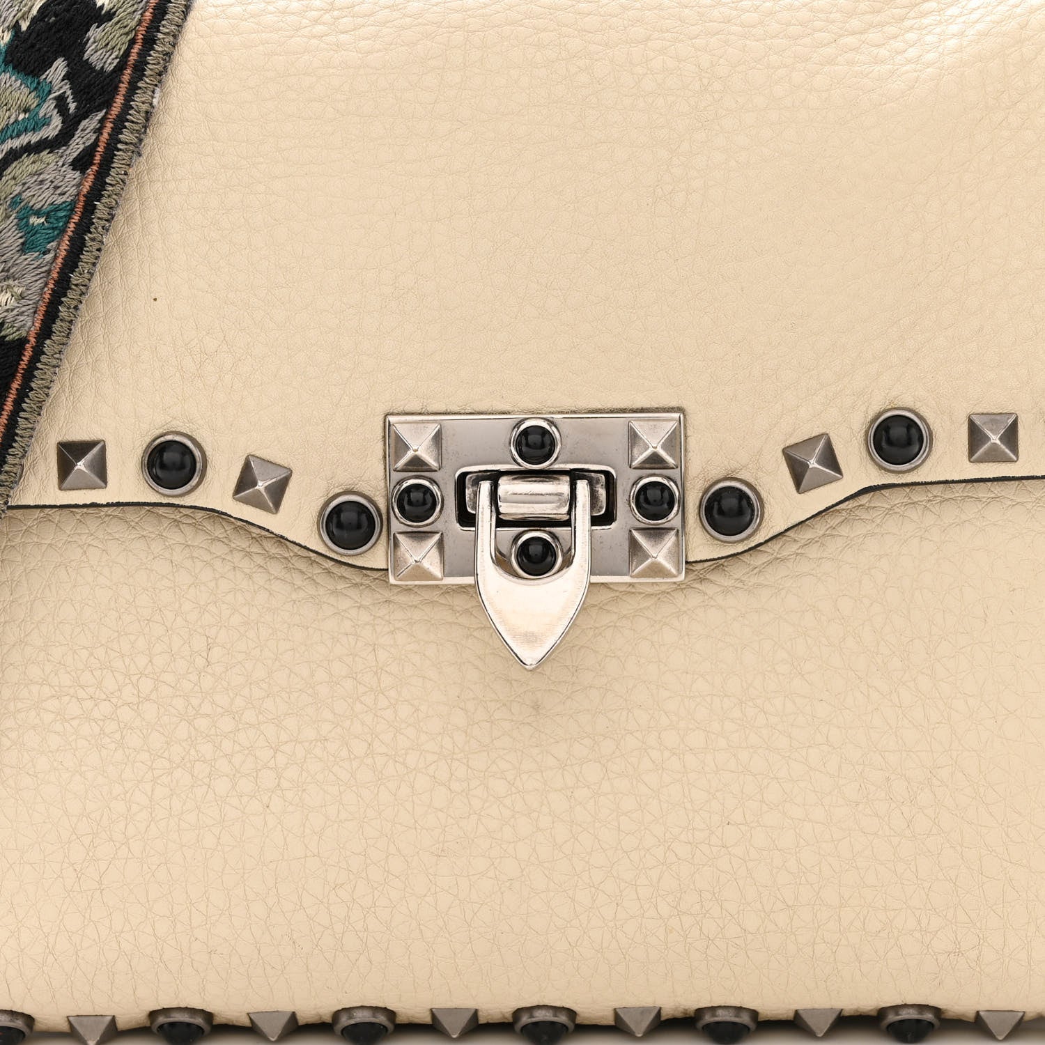 Valentino Garavani Pebbled Calfskin Onyx Medium Guitar Strap Rockstud Rolling Flap Saddle Bag Ivory 14 of 20