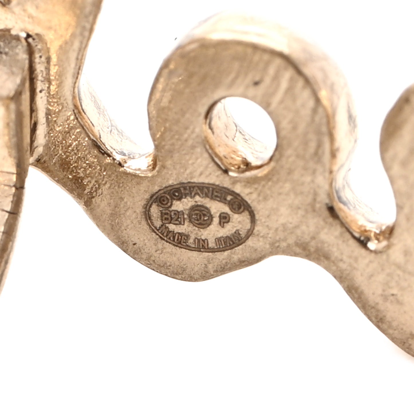 Metal Logo CC Turnlock Clip On Earrings Gold
