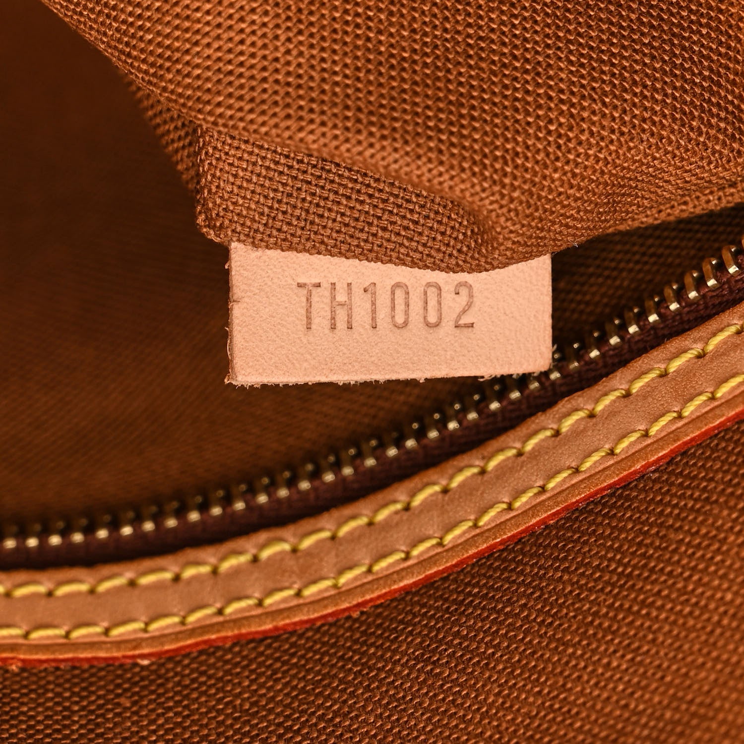 Louis Vuitton Monogram Cabas Mezzo 7 of 11