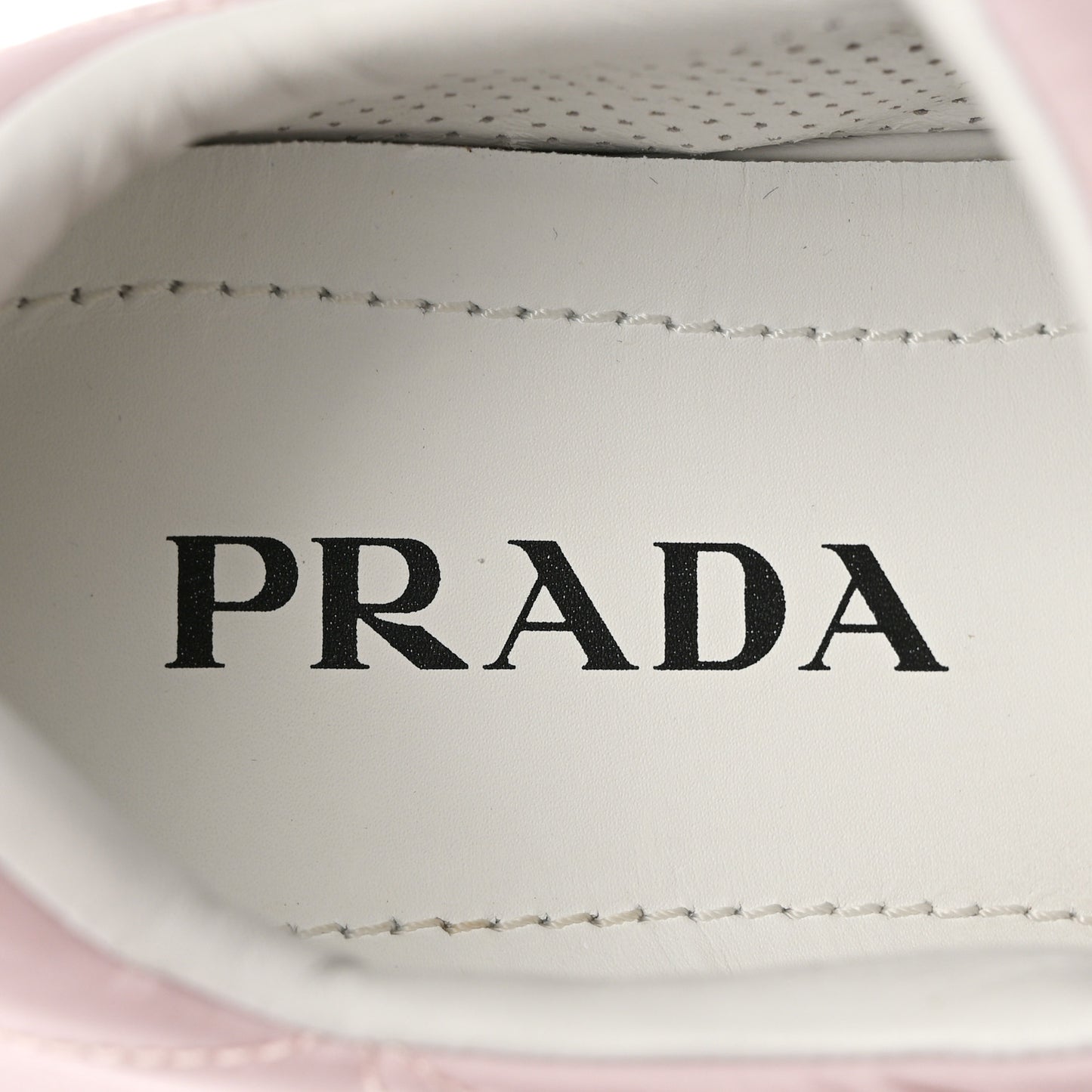 Re-Nylon Piuma Metal Triangle Logo Quilted 45mm Sneakers 41 Alabastro
