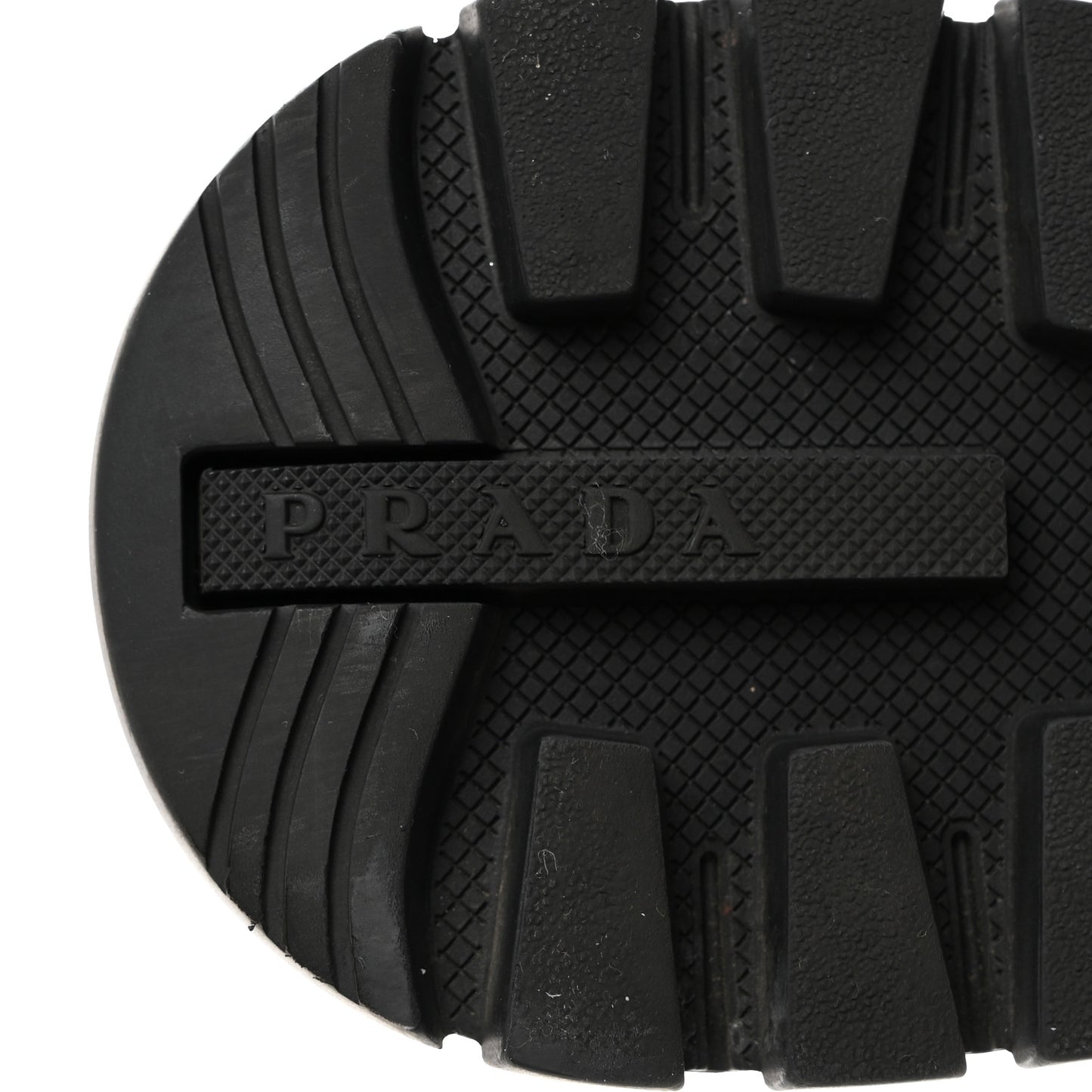 Re-Nylon Piuma Metal Triangle Logo Quilted 45mm Sneakers 37 Black