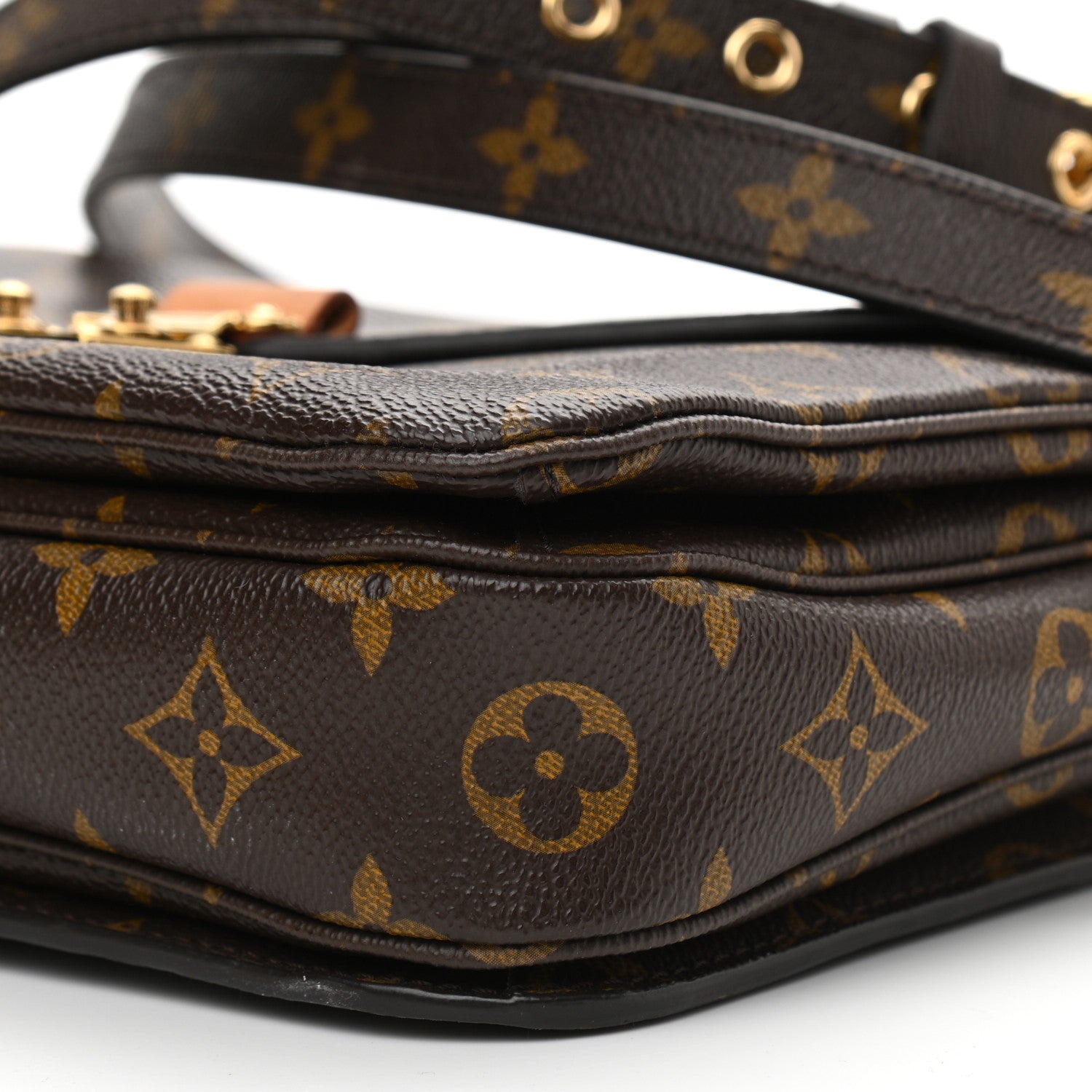 Louis Vuitton Monogram Pochette Metis 9 of 9