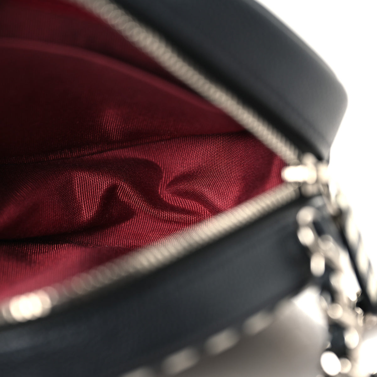 Caviar Quilted Filigree Round Clutch With Chain Black White