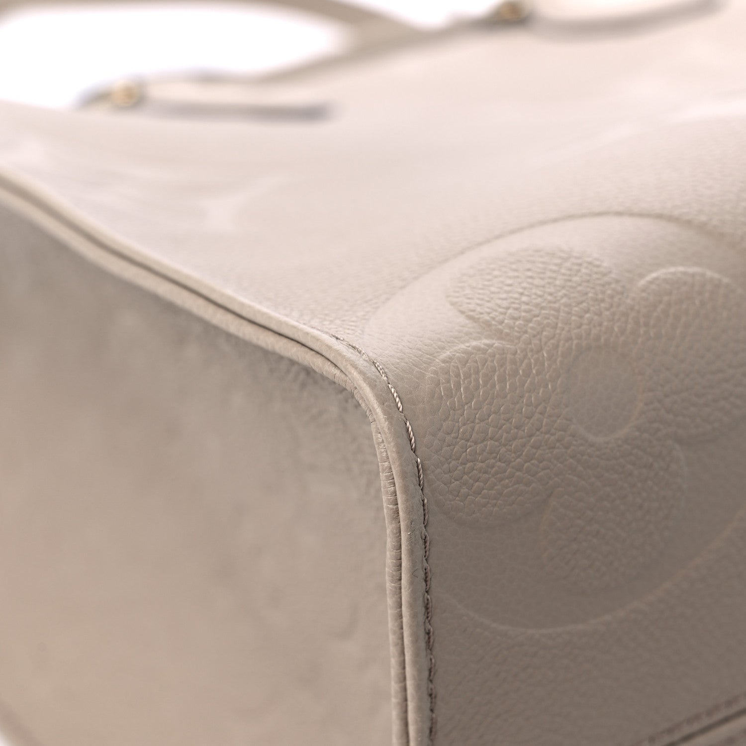 Louis Vuitton Empreinte Monogram Giant Onthego MM Tourterelle 7 of 10
