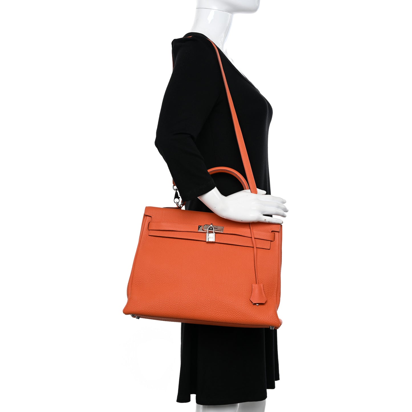 Togo Kelly Retourne 35 Orange