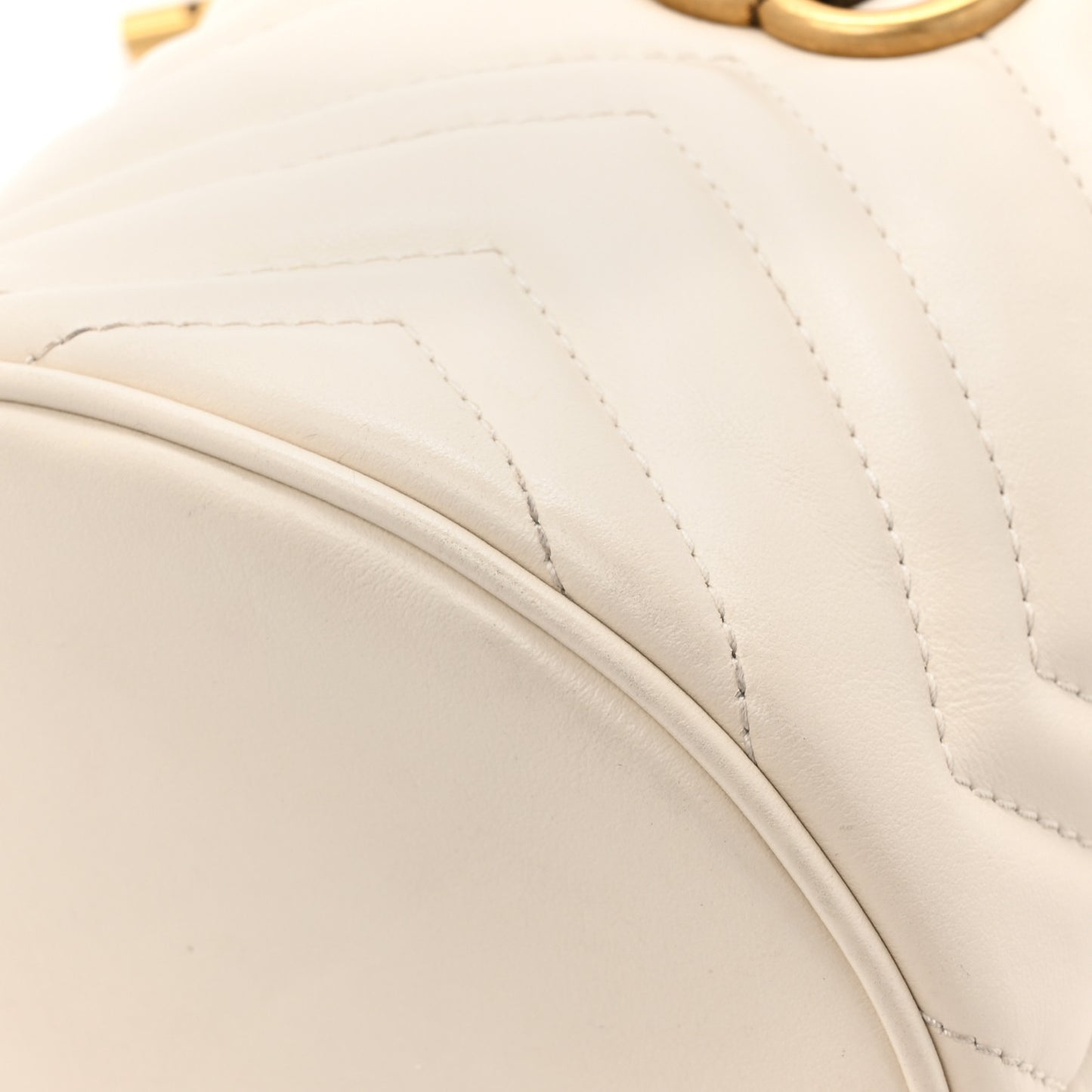 Calfskin Matelasse Mini GG Marmont 2.0 Bucket Bag White
