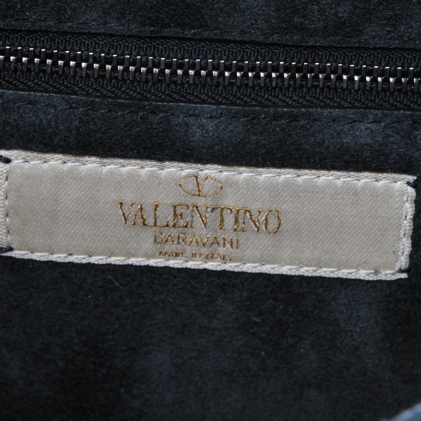 Pebbled Calfskin B-Rockstud Rolling Flap Black