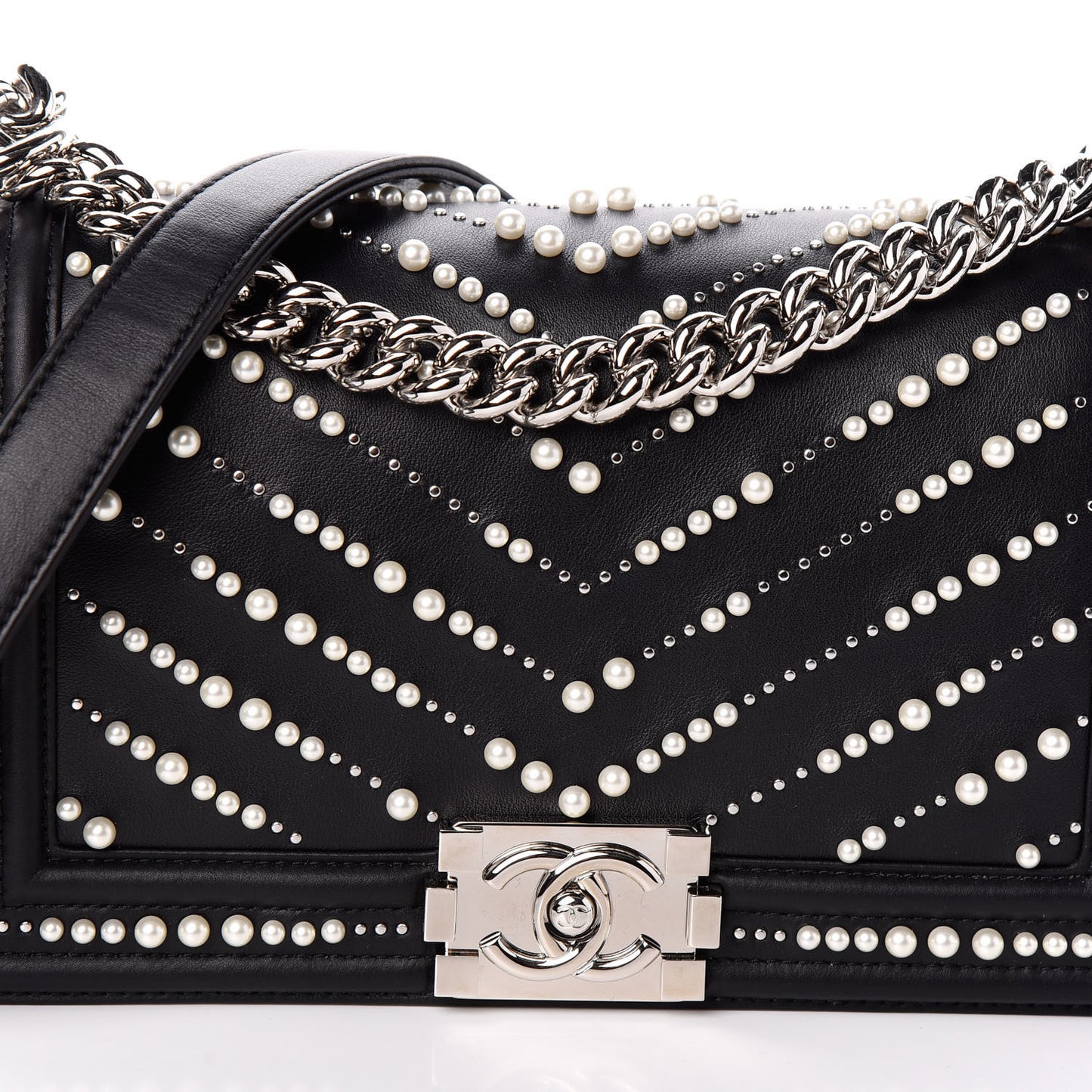 Calfskin Pearl Chevron Medium Boy Flap Black