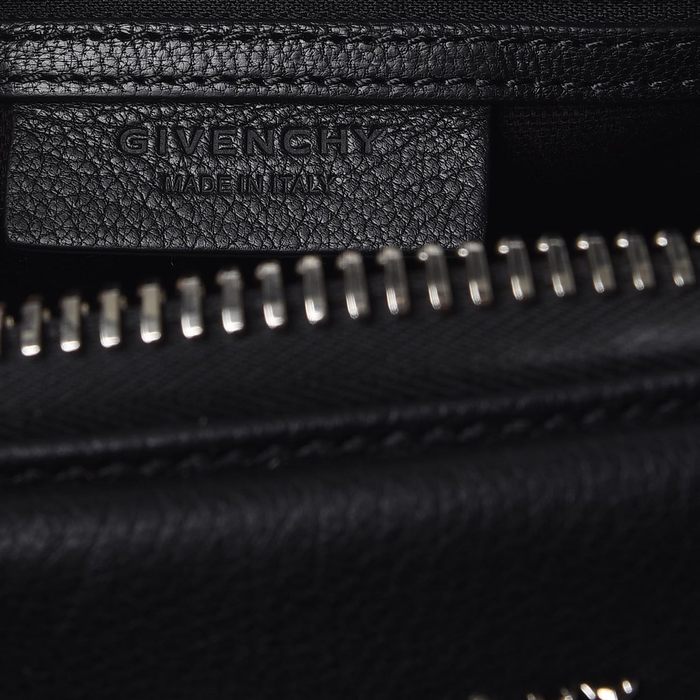 Sugar Goatskin Medium Antigona Black