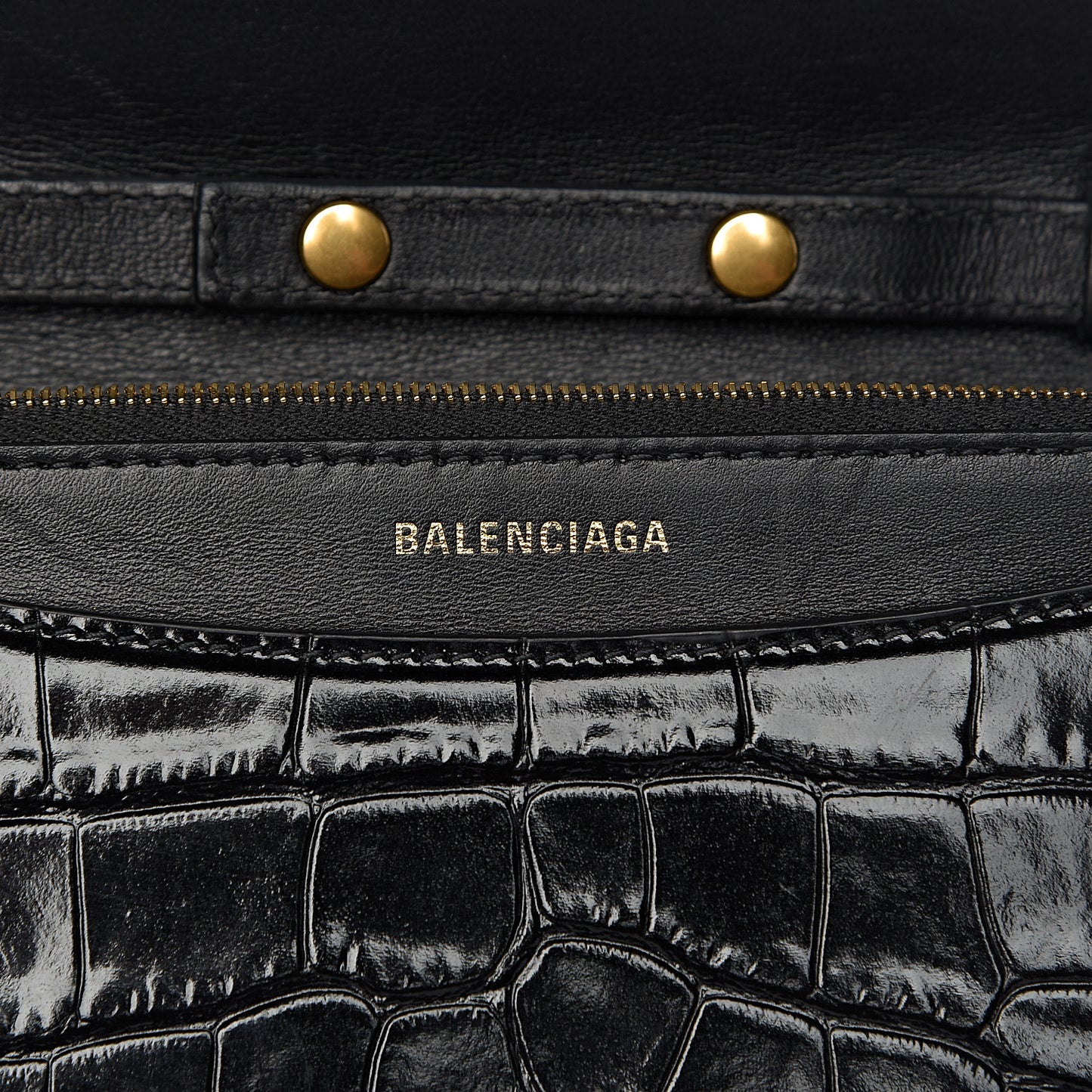 Crocodile Embossed Patent B Wallet On Chain Black