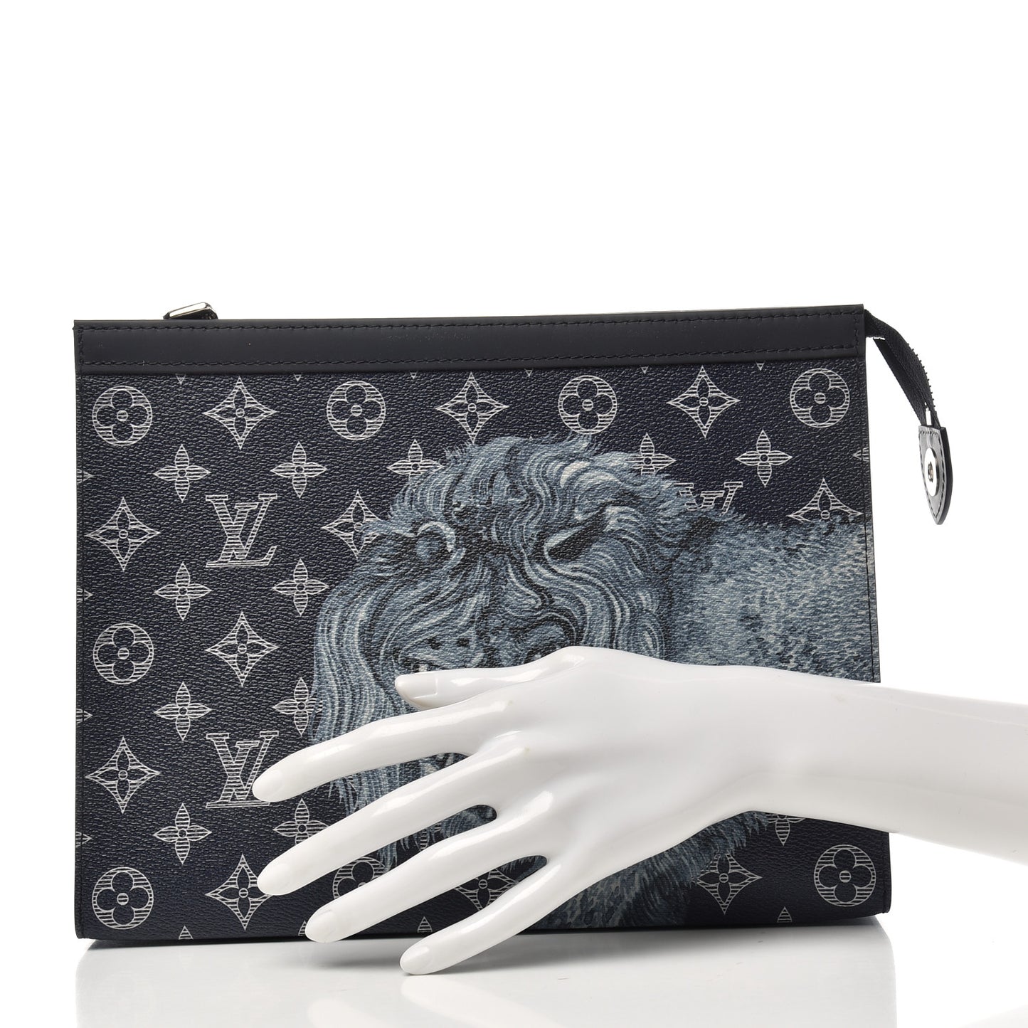 Savane Monogram Chapman Lion Pochette Voyage MM Ink