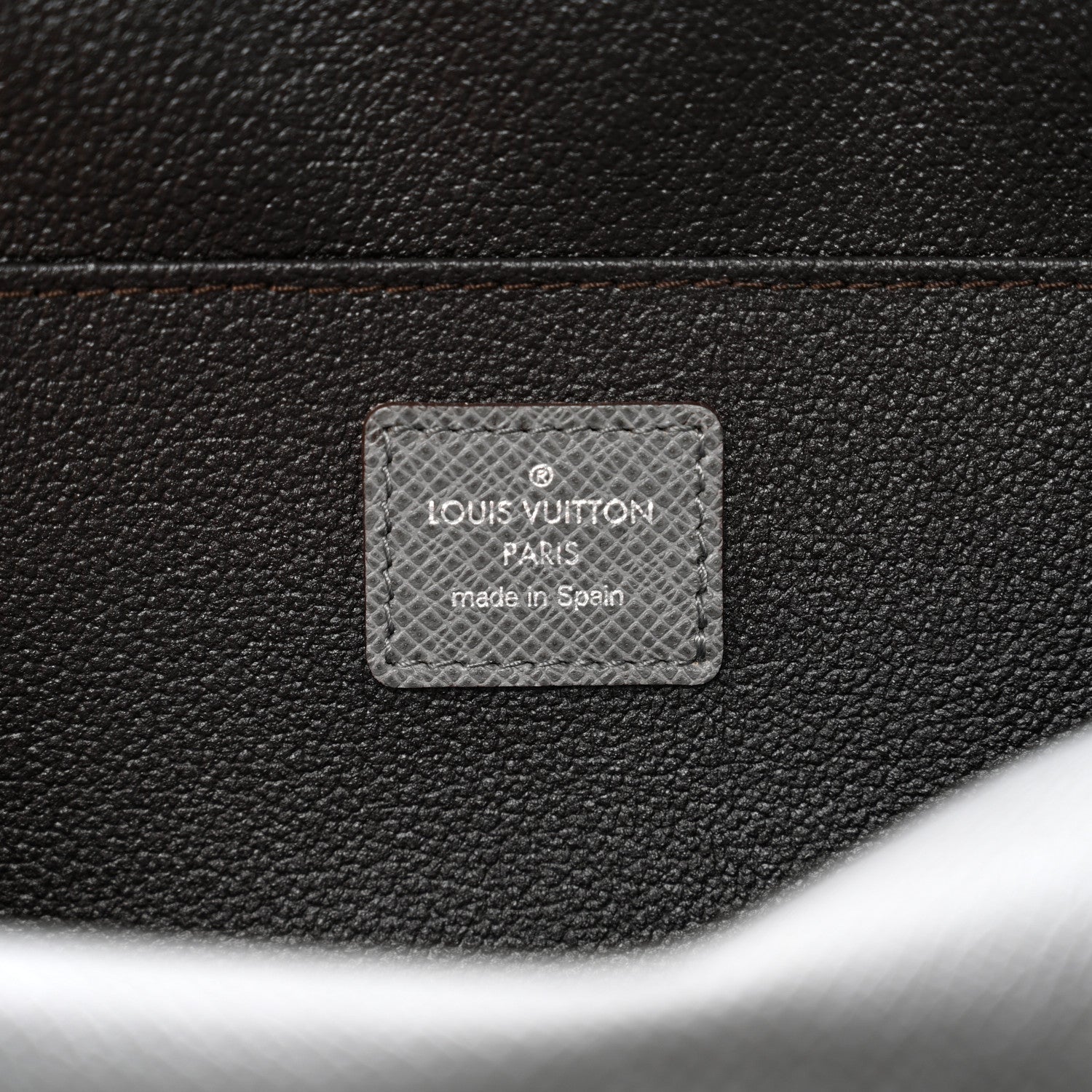 Louis Vuitton Taiga Trousse Toilette GM Glacier 6 of 11