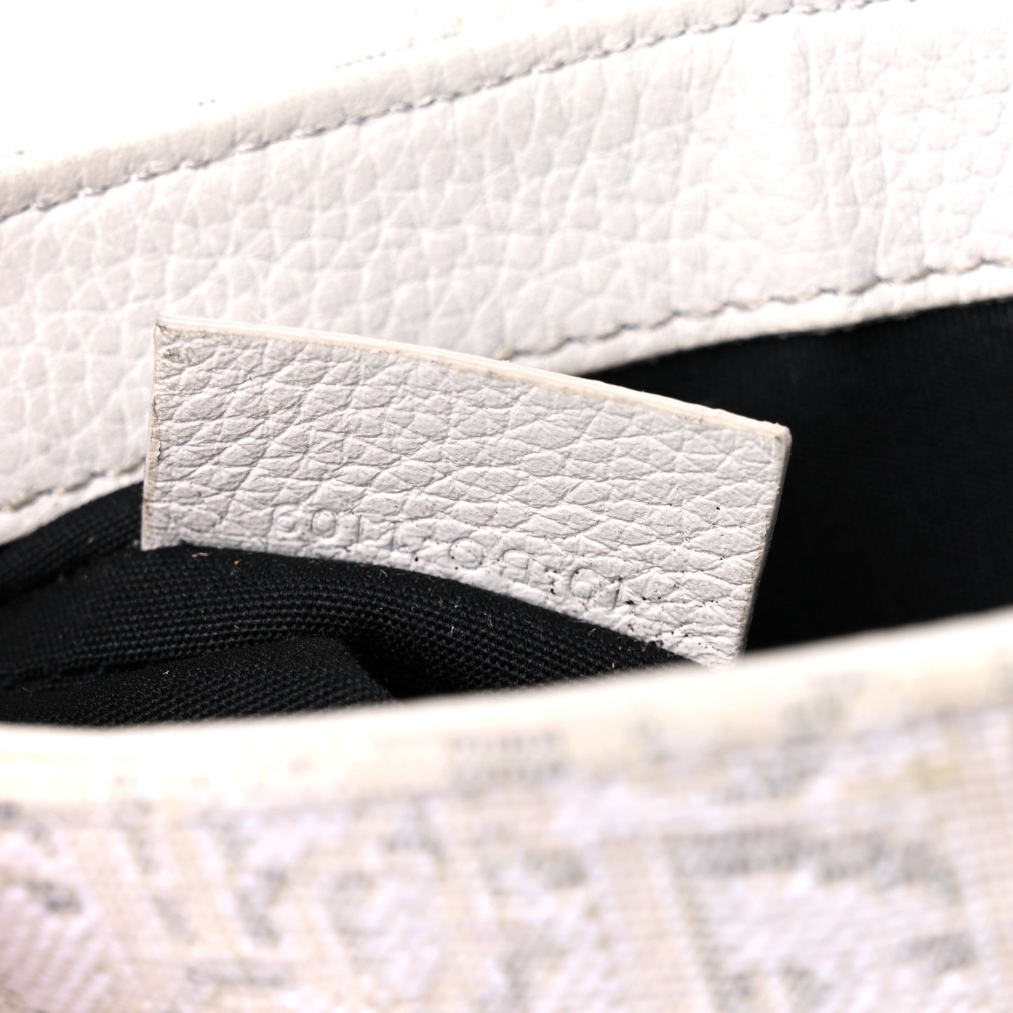 Oblique Saddle Messenger Pouch Beige