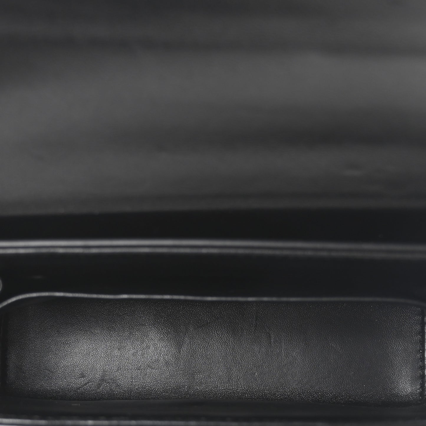 Ultra Matte Grained Calfskin 30 Montaigne Box Bag Black