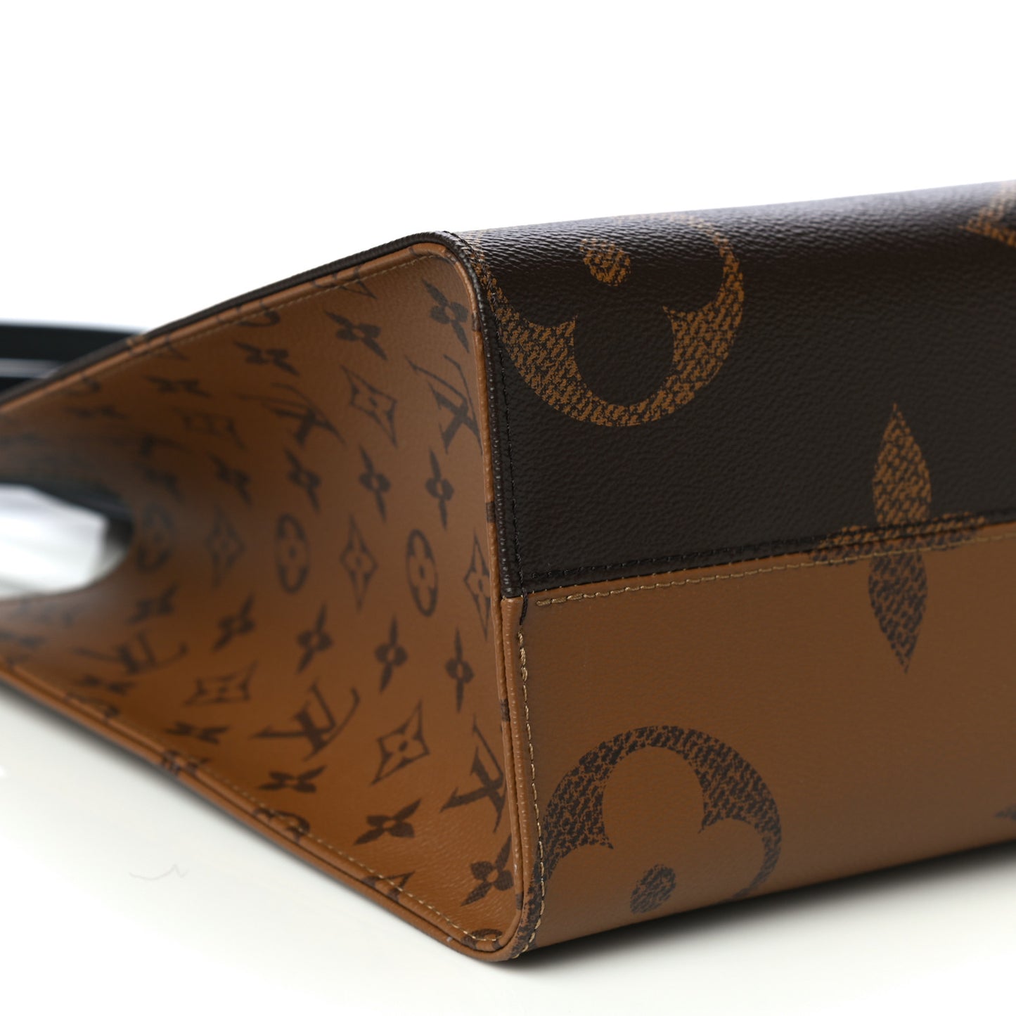 Reverse Monogram Giant Onthego MM