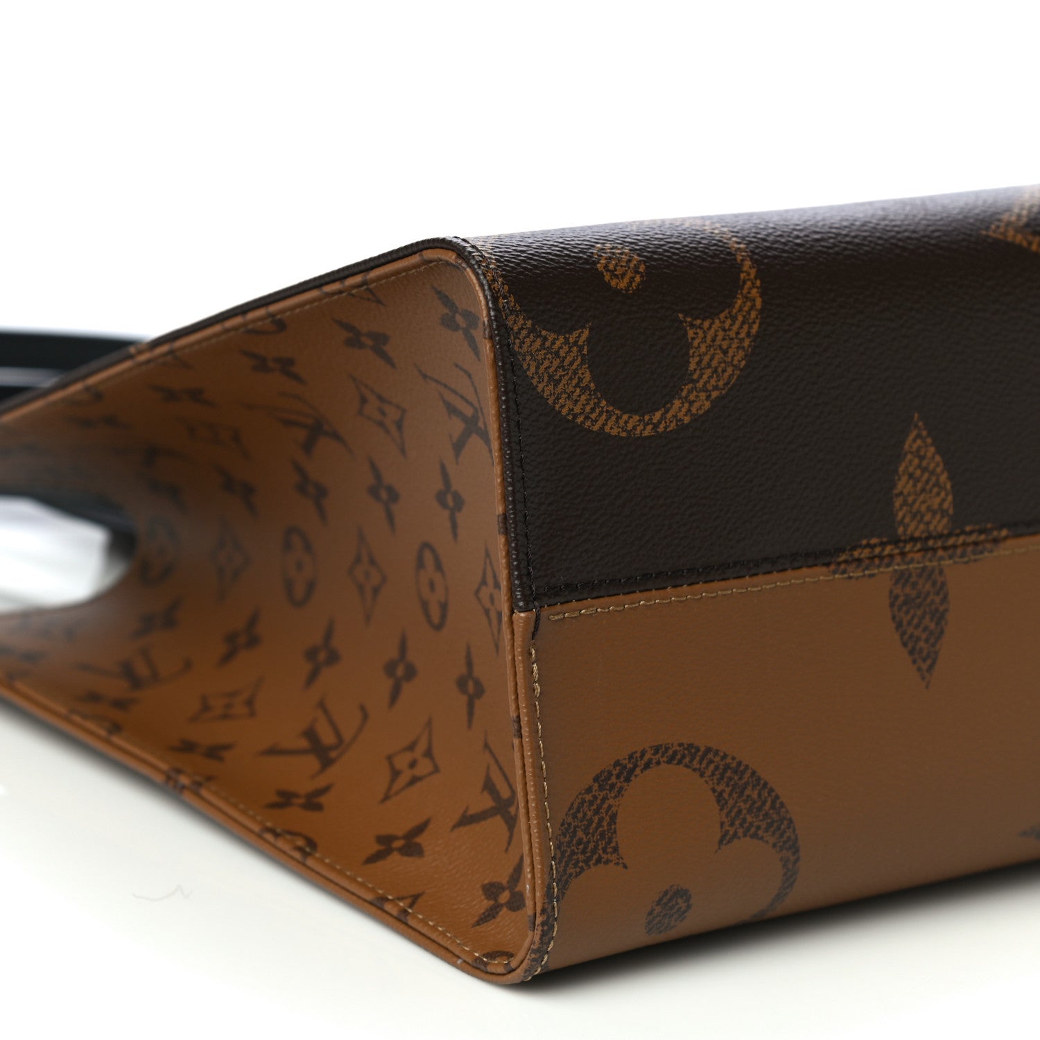 Louis Vuitton Reverse Monogram Giant Onthego MM 8 of 9
