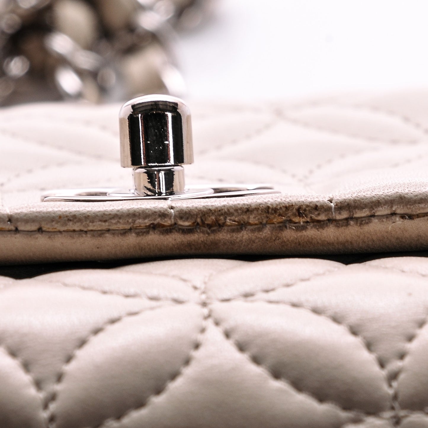 Lambskin Lady Graphic Flap Ivory