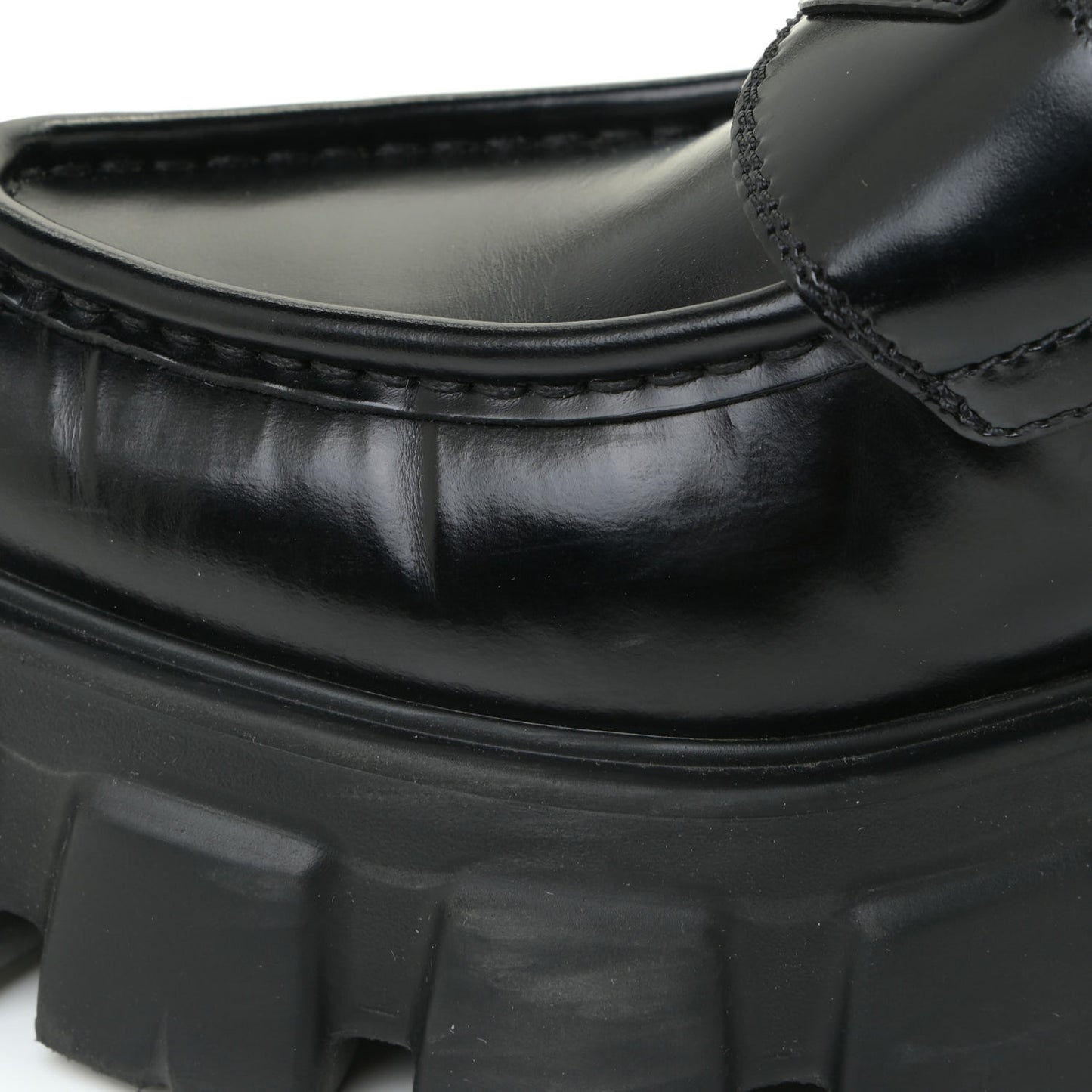 Spazzolato Triangle Logo Monolith Pointy 55mm Loafers 37.5 Black