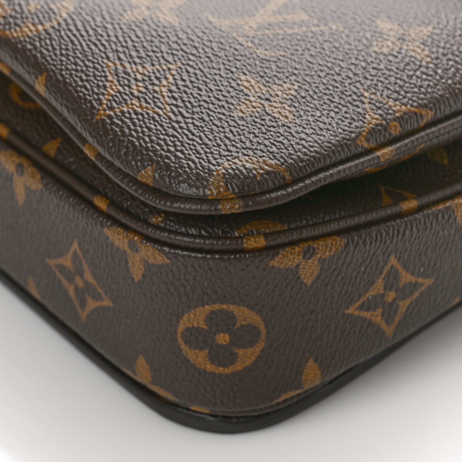 Louis Vuitton Monogram Pochette Metis 8 of 8