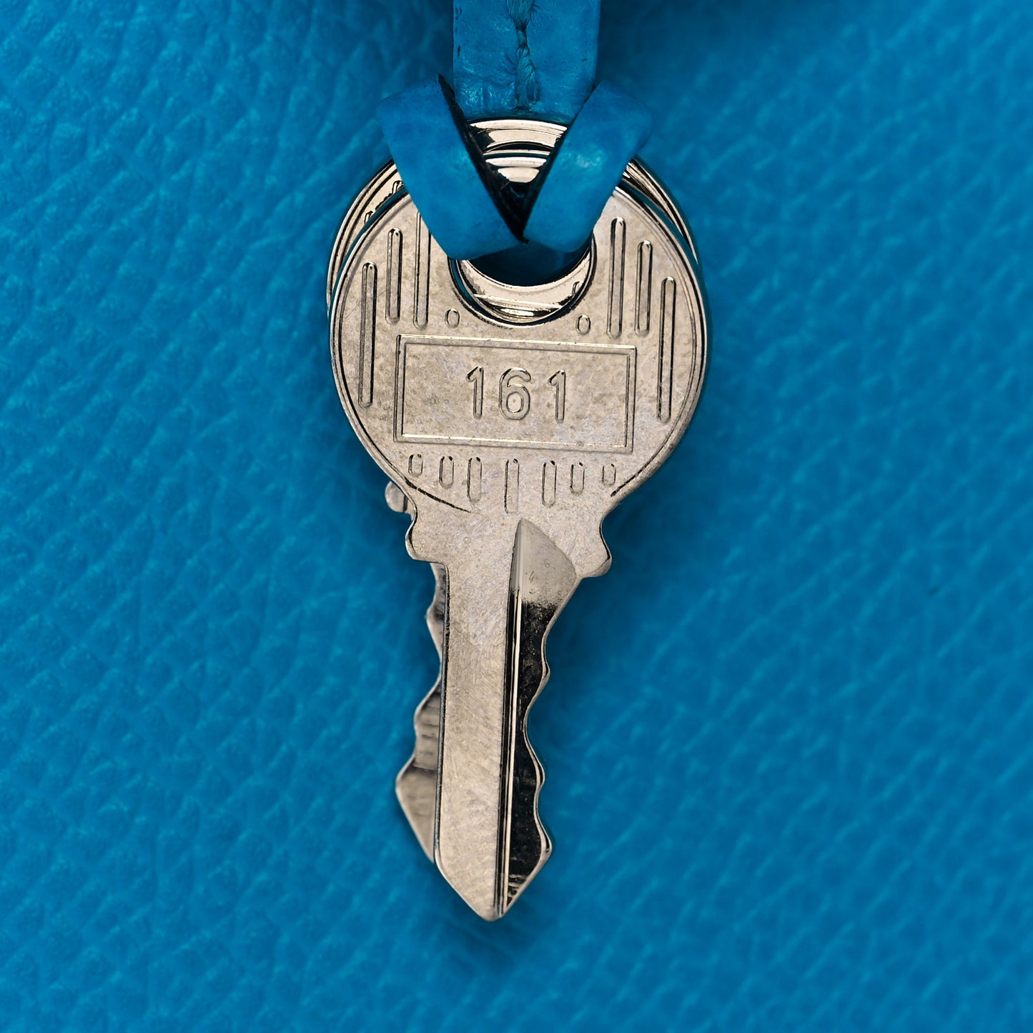 Epsom Kelly Sellier 32 Bleu Frida