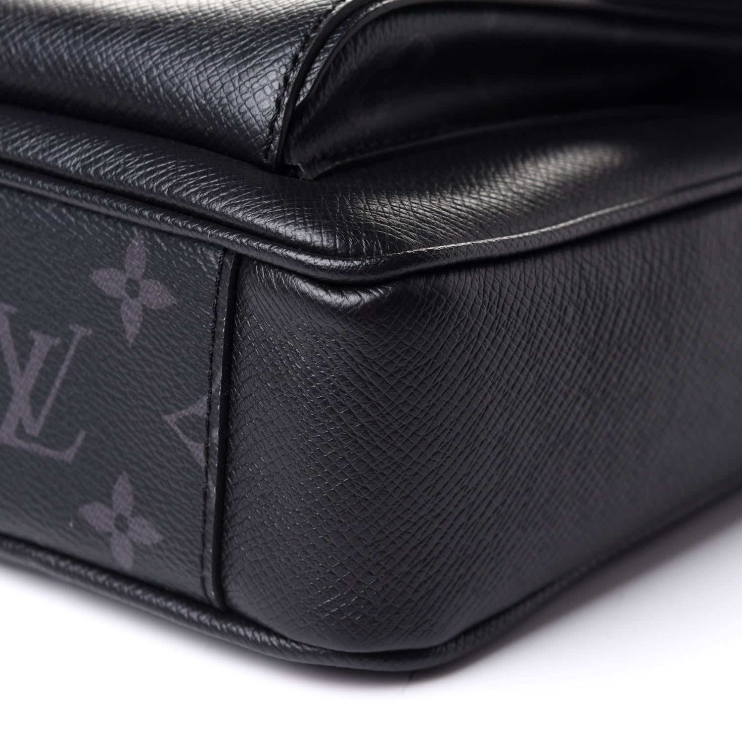 Louis Vuitton Taigarama Messengerama Black 9 of 9