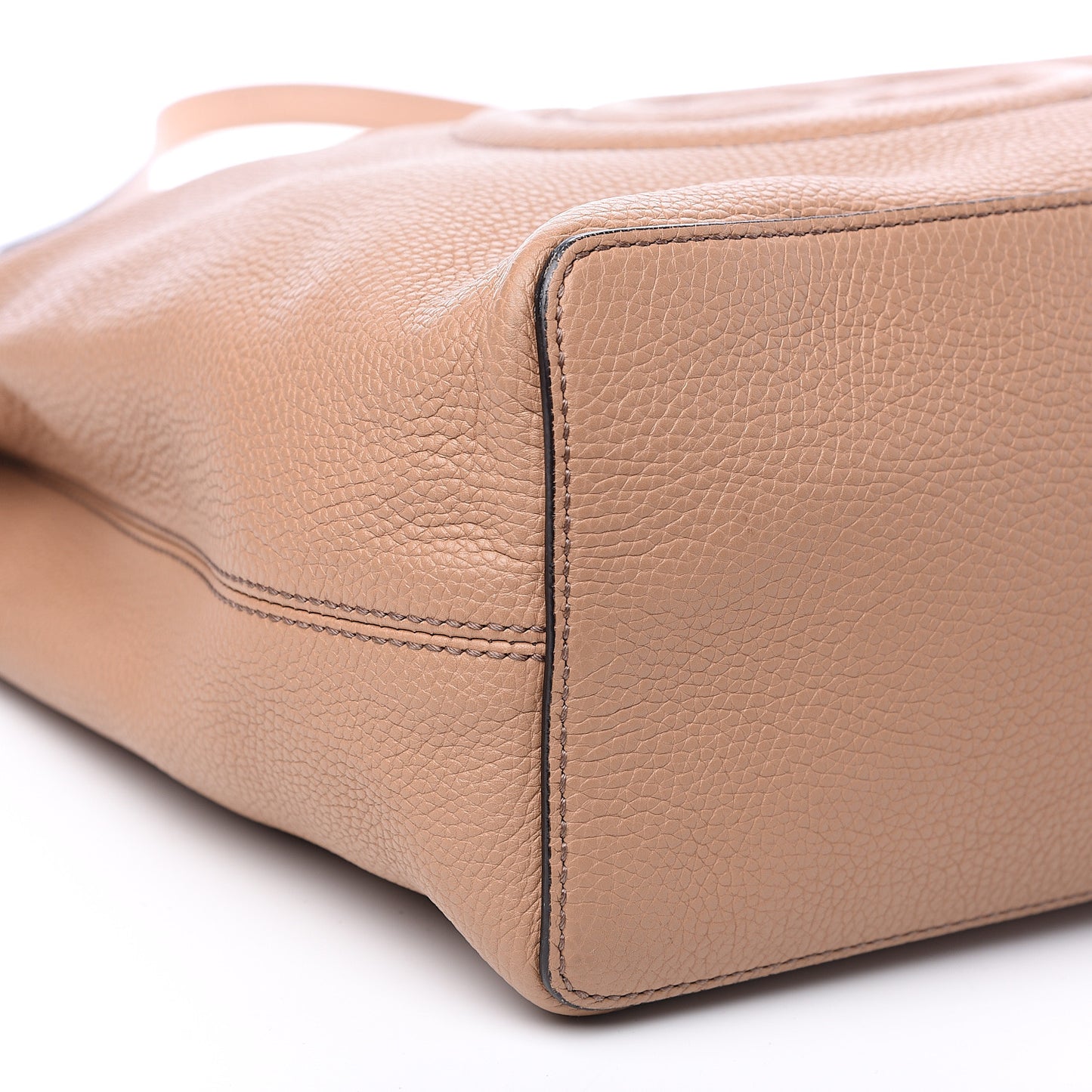 Pebbled Calfskin Large Soho Hobo Camelia