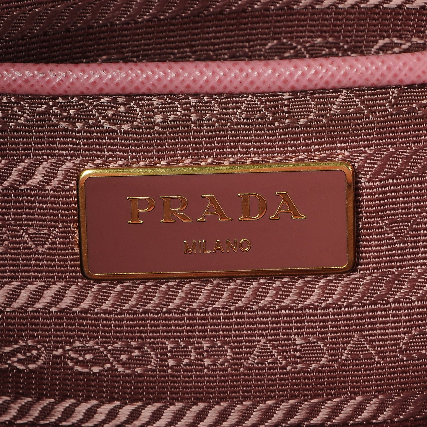 Saffiano Medium Galleria Double Zip Tote Geranio