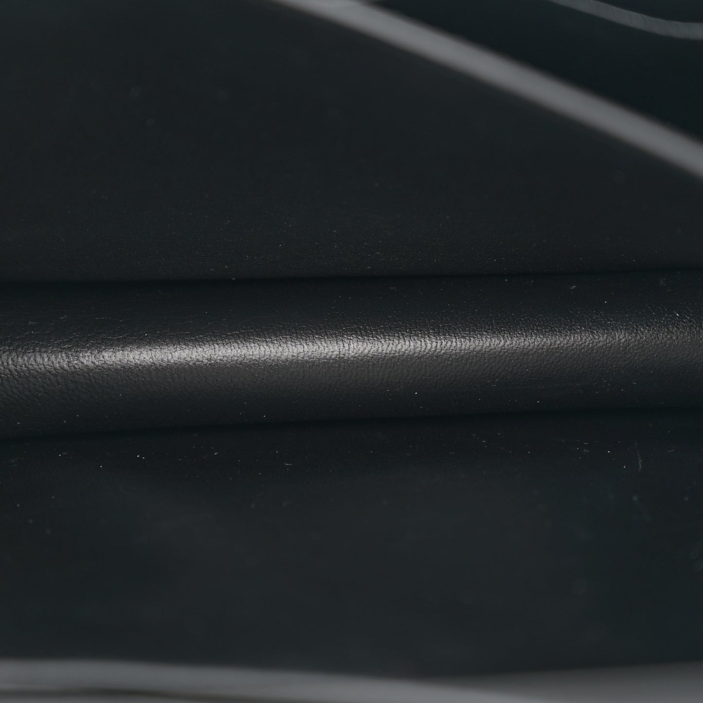 Box Calfskin Medium Classic Box Flap Bag Black