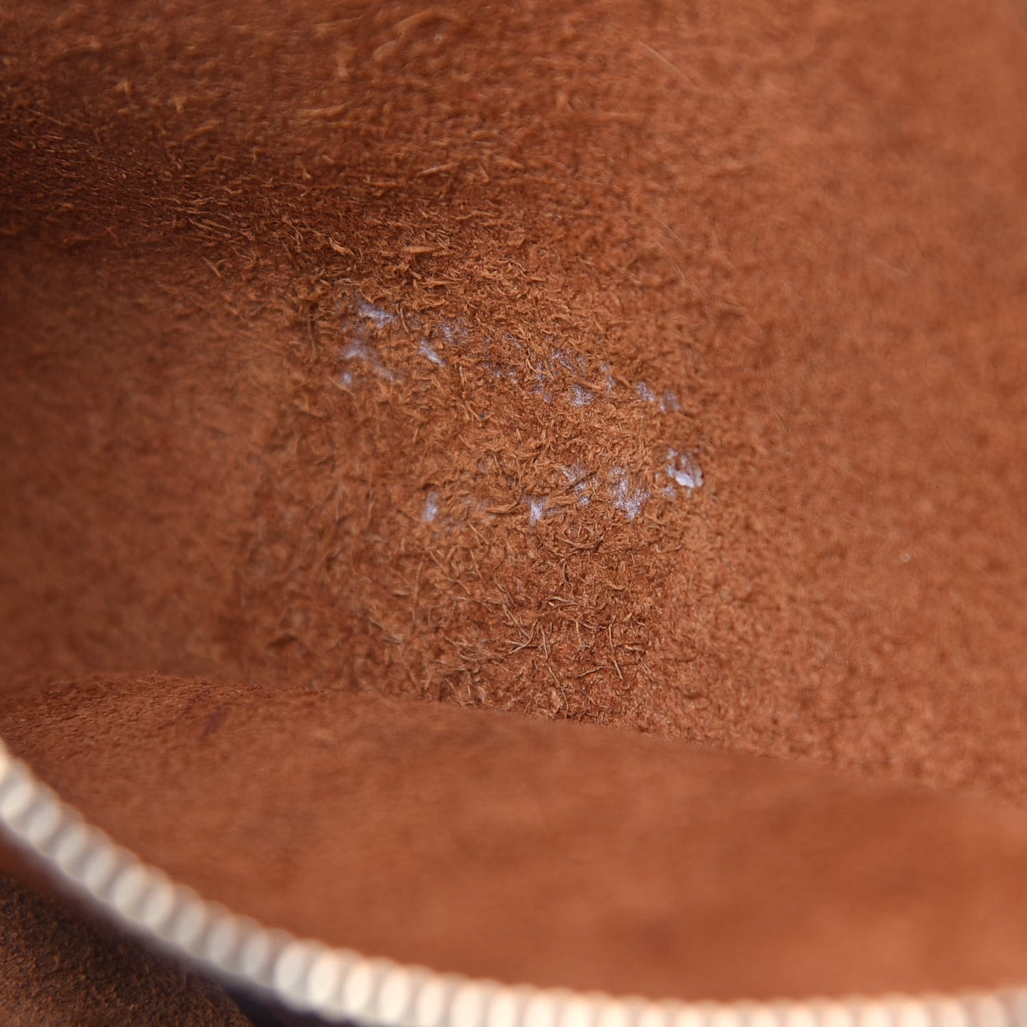 Pebbled Calfskin Medium Rockstud Tote Light Cuir