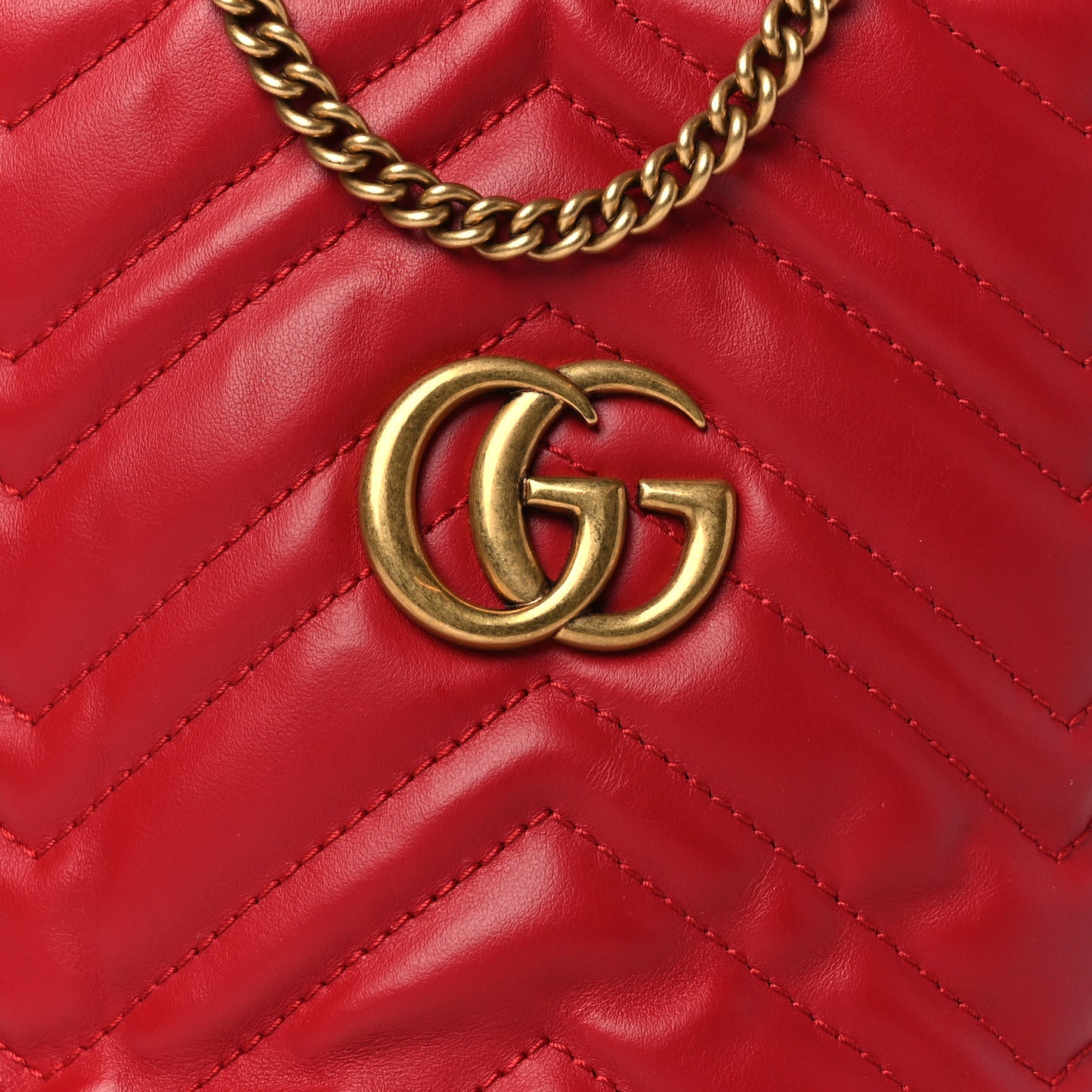 Calfskin Matelasse Mini GG Marmont 2.0 Bucket Bag Hibiscus Red