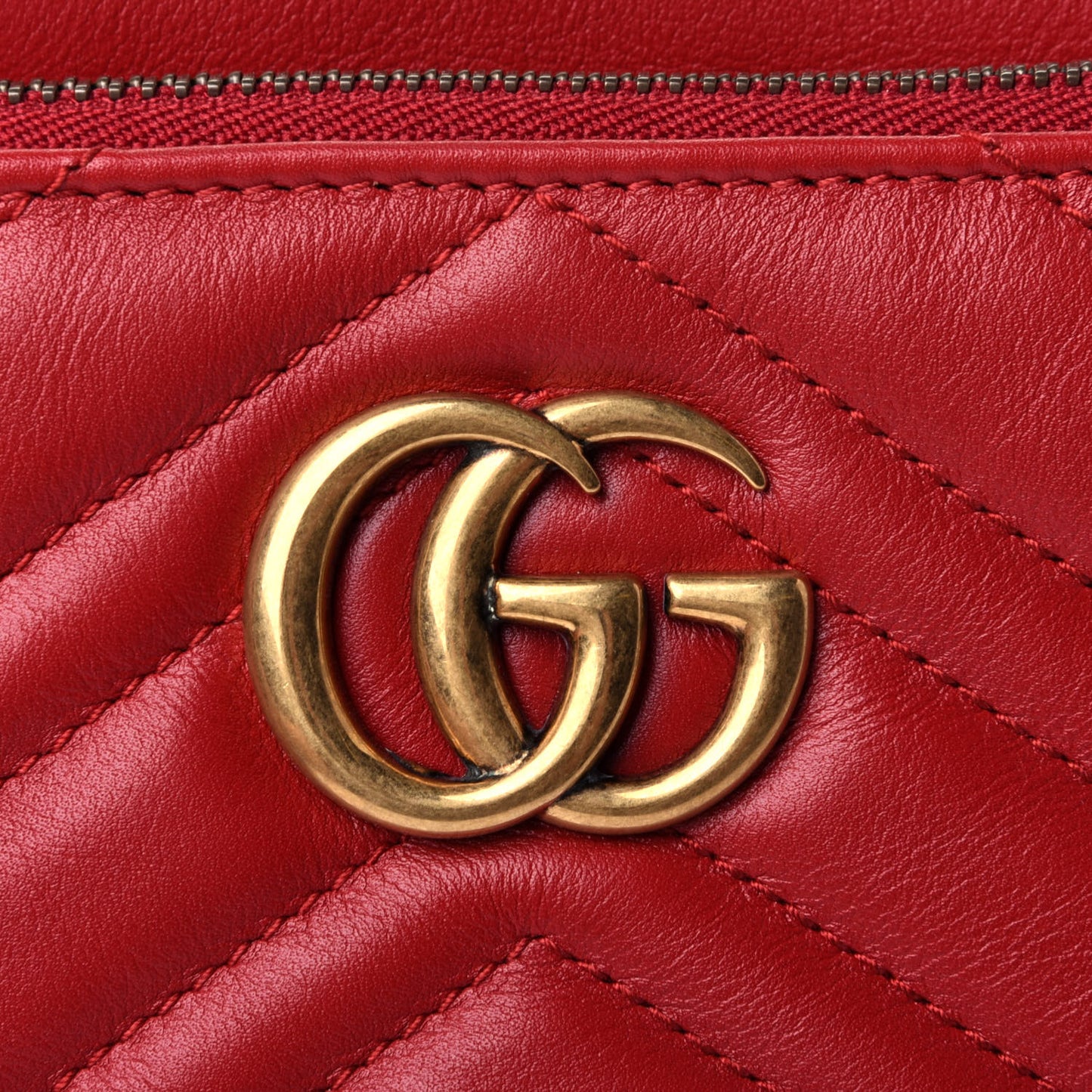Calfskin Matelasse Small GG Marmont Double Zip Shoulder Bag Hibiscus Red