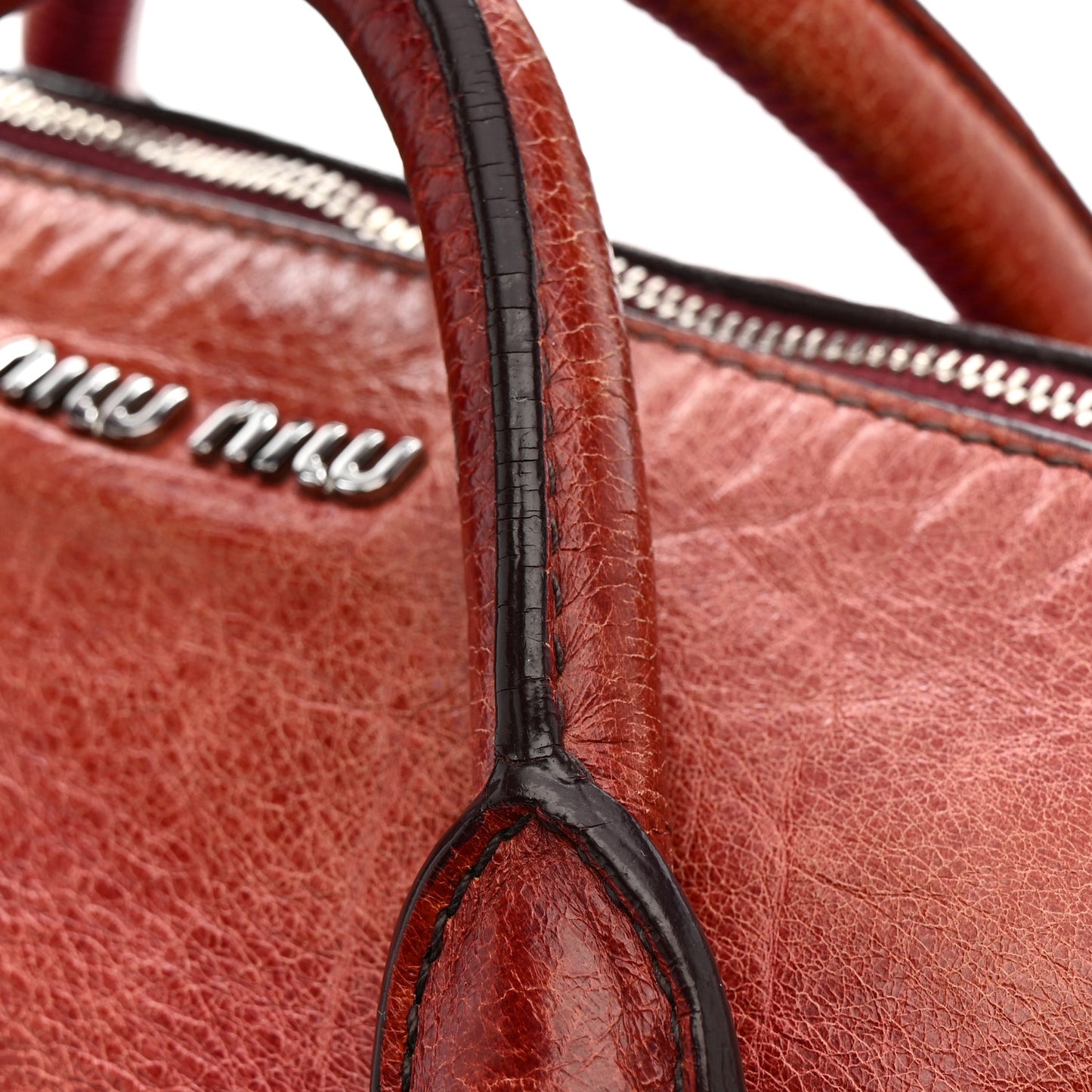 Vitello Lux Medium Bow Bag Amarena