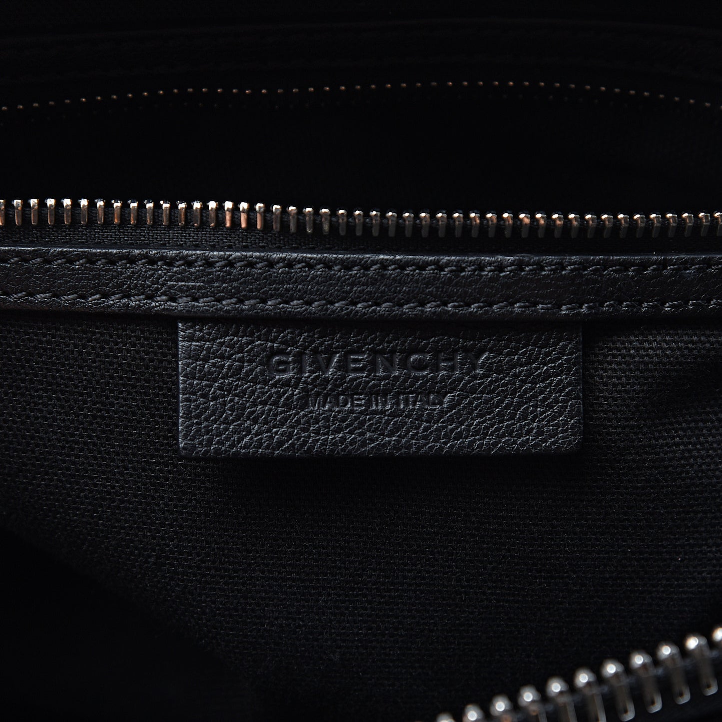 Sugar Goatskin Medium Antigona Black