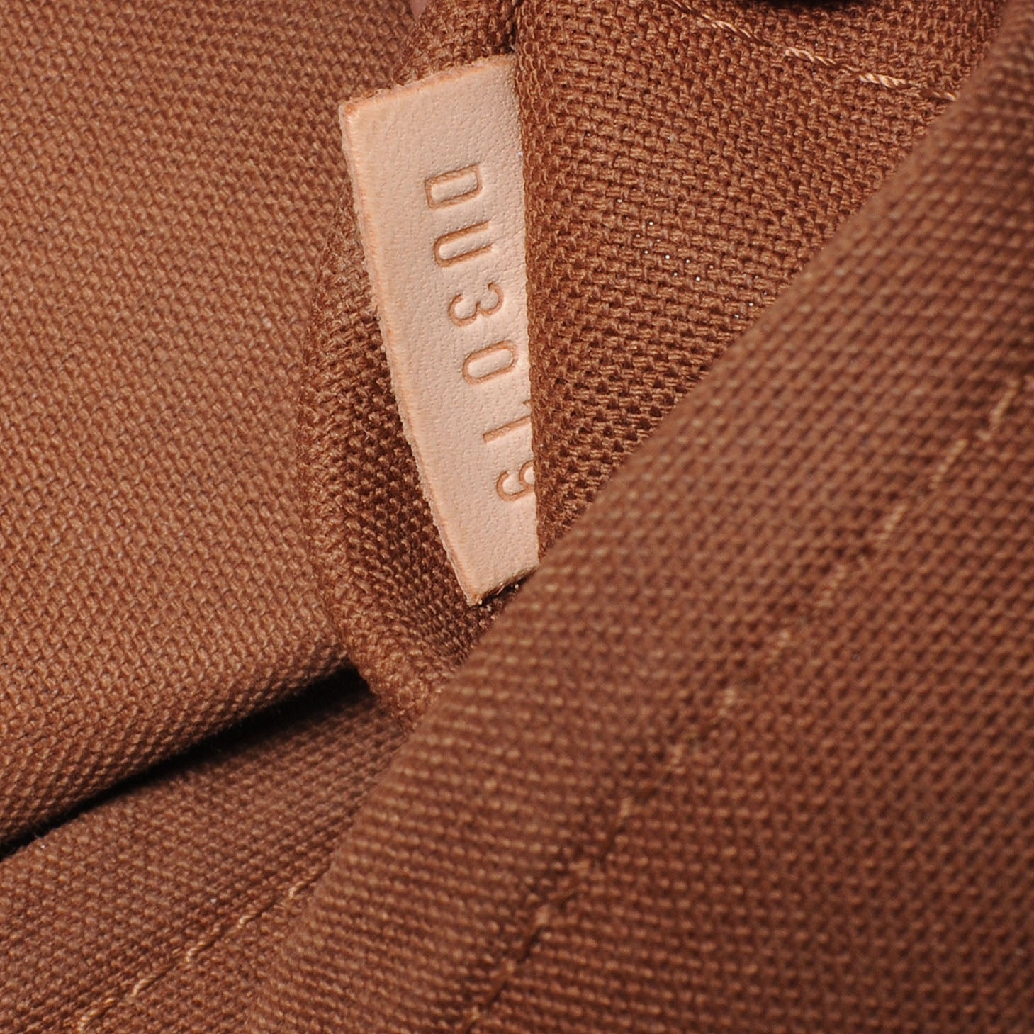 Louis Vuitton Monogram Beaubourg MM Messenger 7 of 8