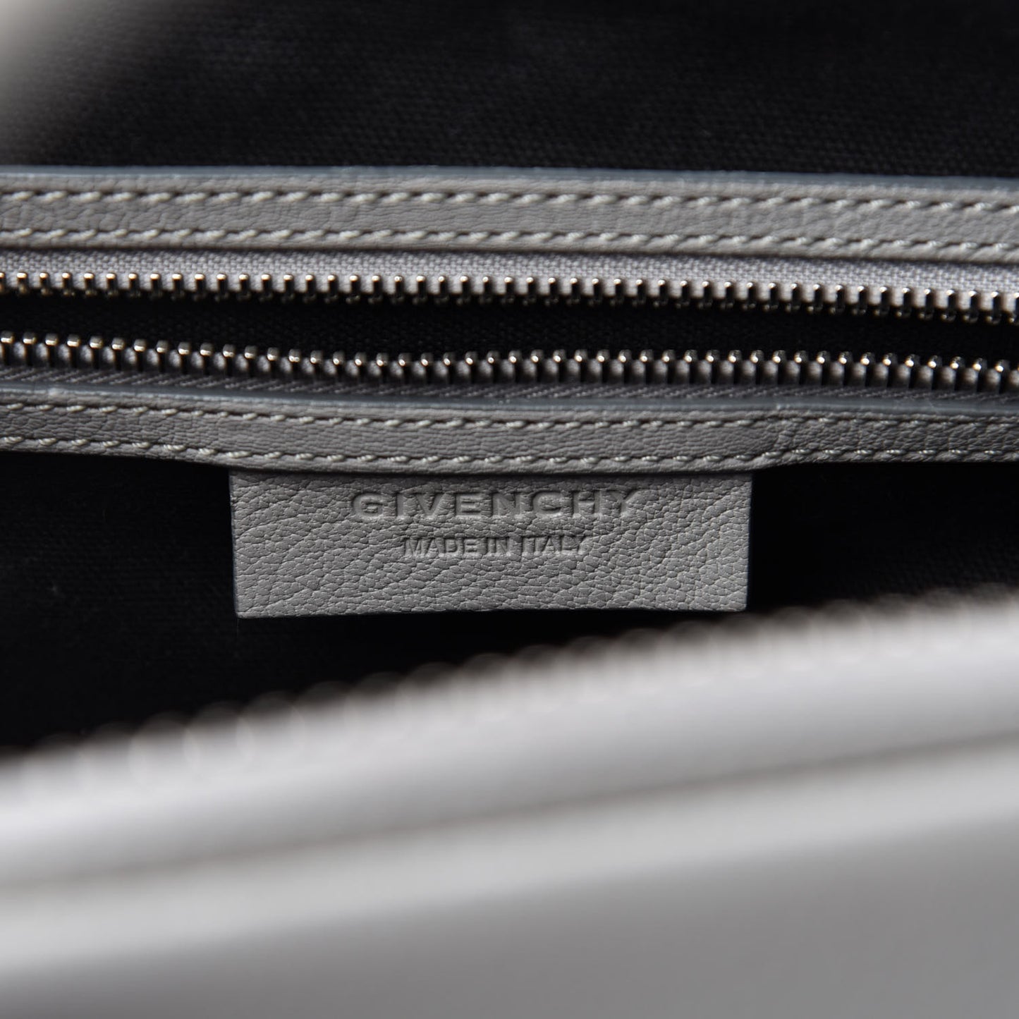 Sugar Goatskin Medium Antigona Pearl Grey
