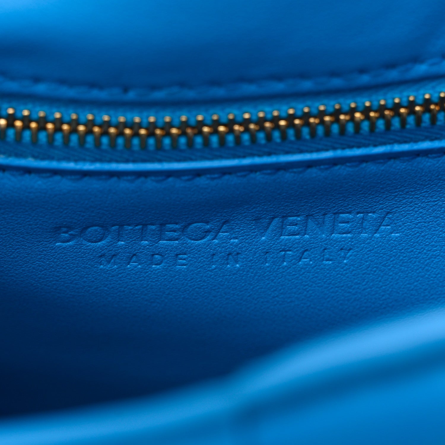 Bottega Veneta Lambskin Maxi Intrecciato Padded Chain Cassette Crossbody Bag Swimming Pool 6 of 9