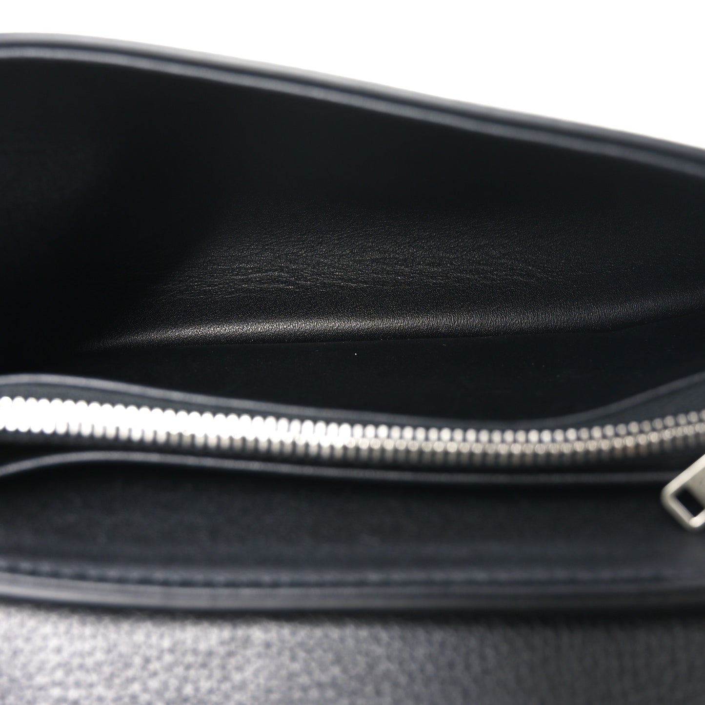 Supple Calfskin Teen Victoire Black