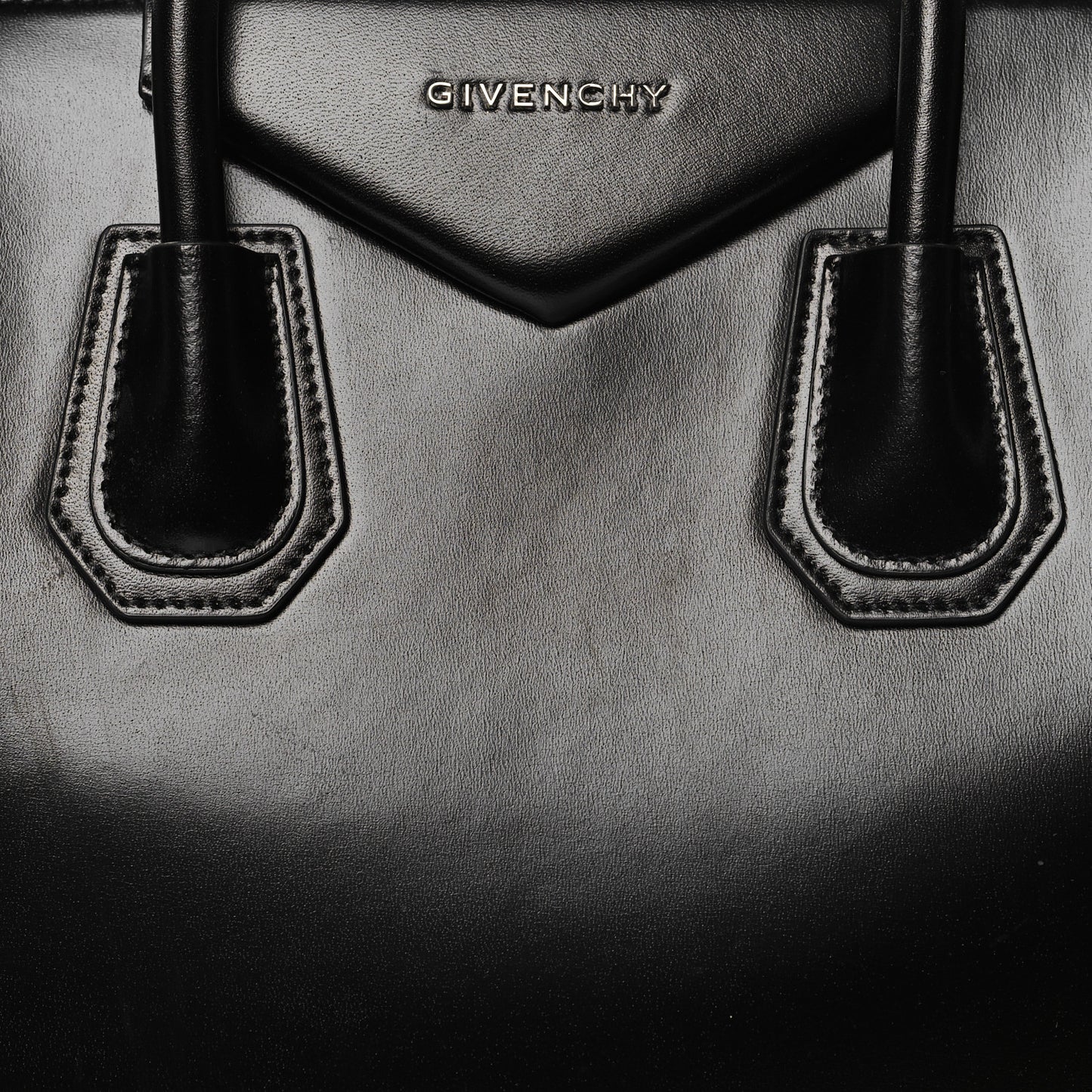 Shiny Lord Calfskin Medium Antigona Black